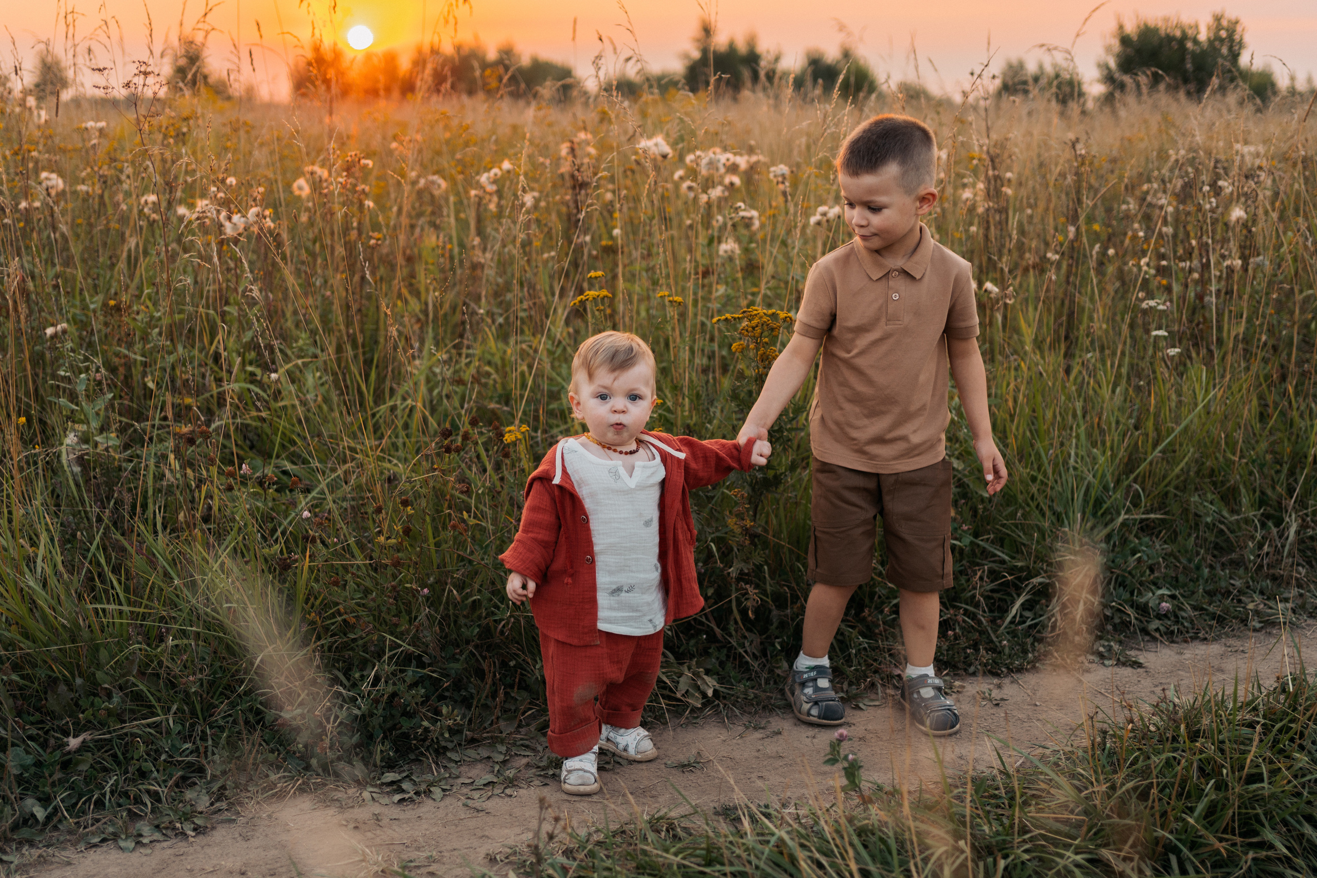Фотопрогулка с детьми в поле. Семейный фотограф в Москве и в Домодедово Екатерина Патракова