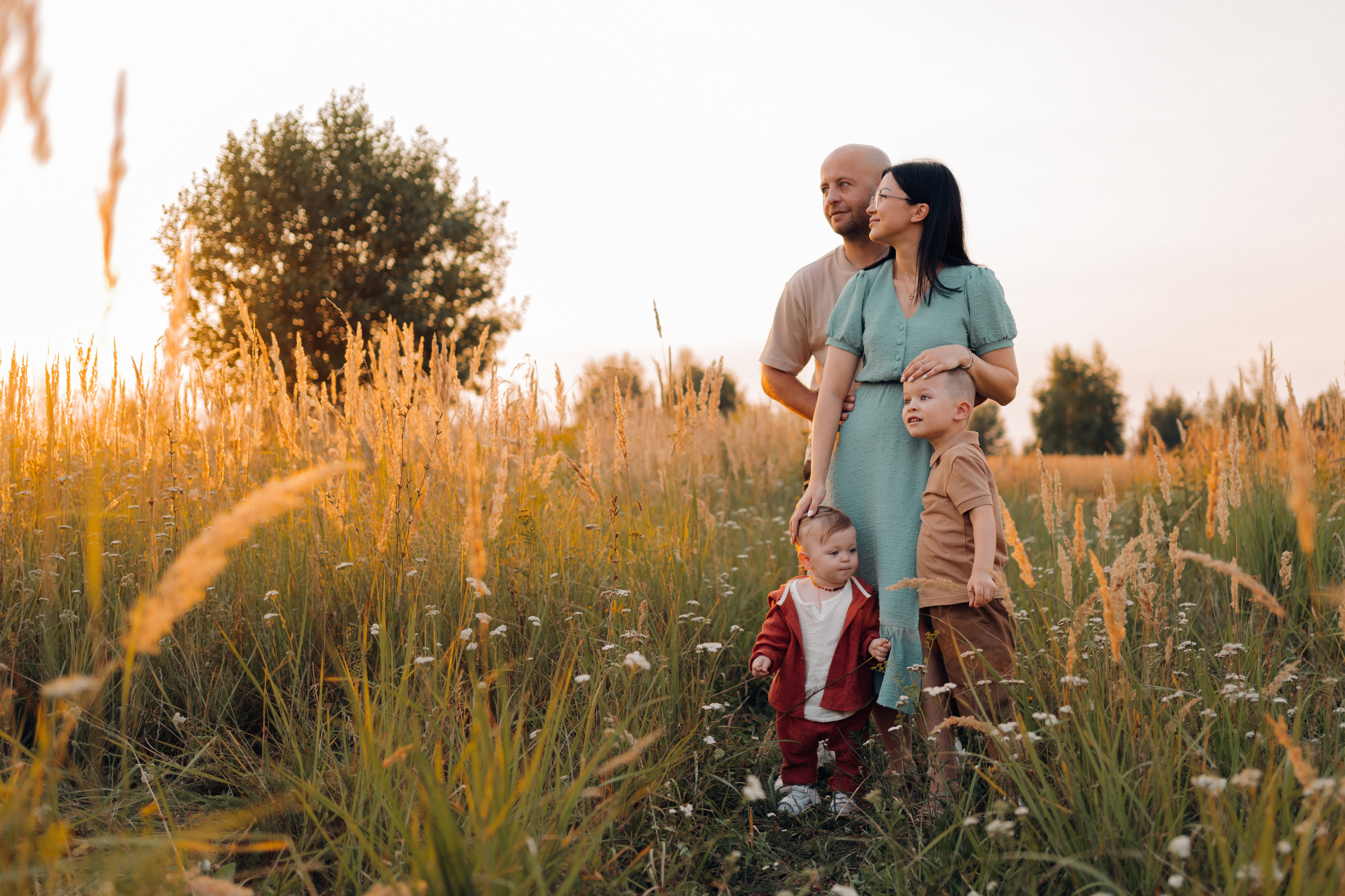 Фотопрогулка с детьми в поле. Семейный фотограф в Москве и в Домодедово Екатерина Патракова