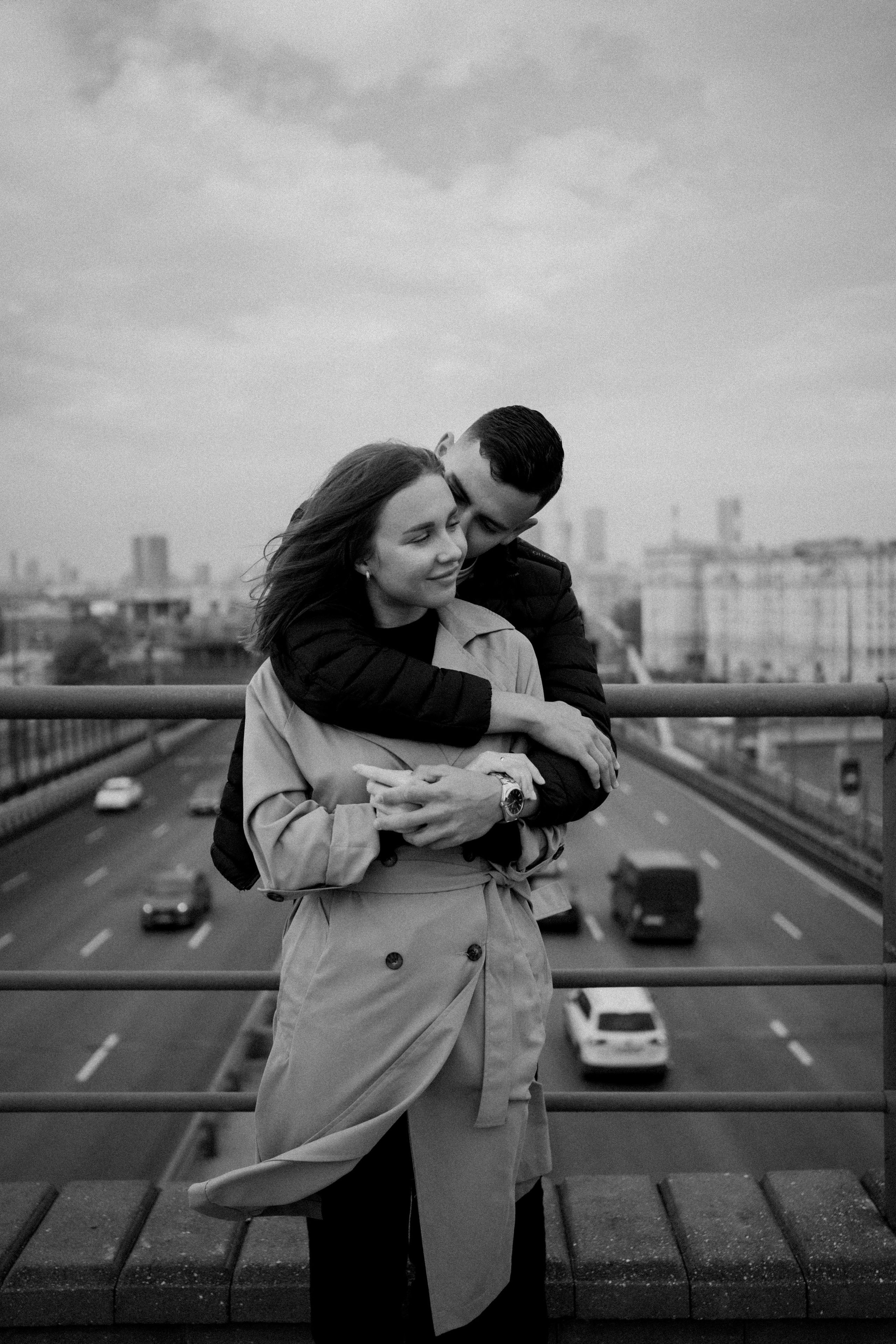 Прогулка влюбленные в городе на мосту. Семейный фотограф в Москве и в Домодедово Екатерина Патракова