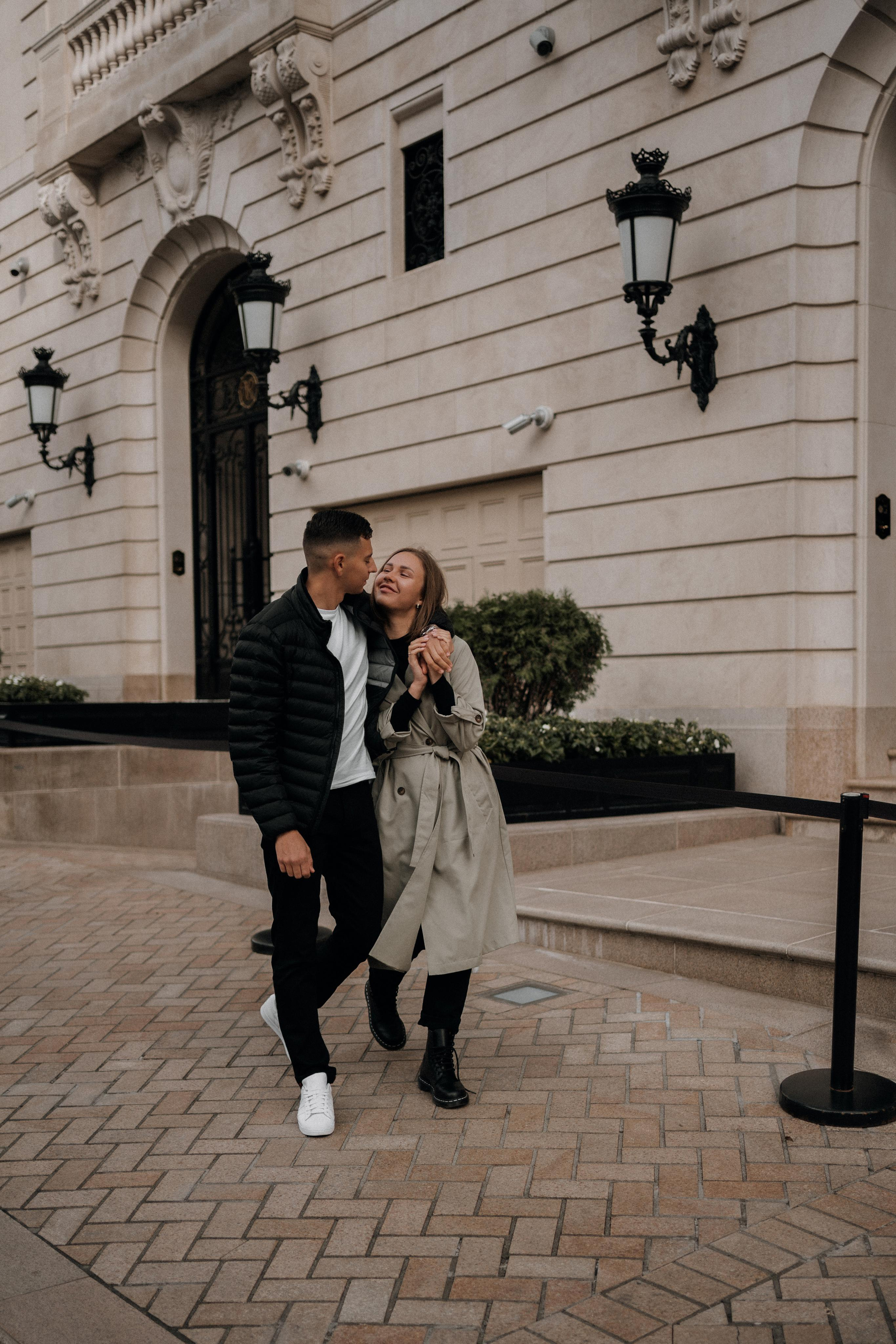 Прогулка влюбленные в городе на мосту. Семейный фотограф в Москве и в Домодедово Екатерина Патракова