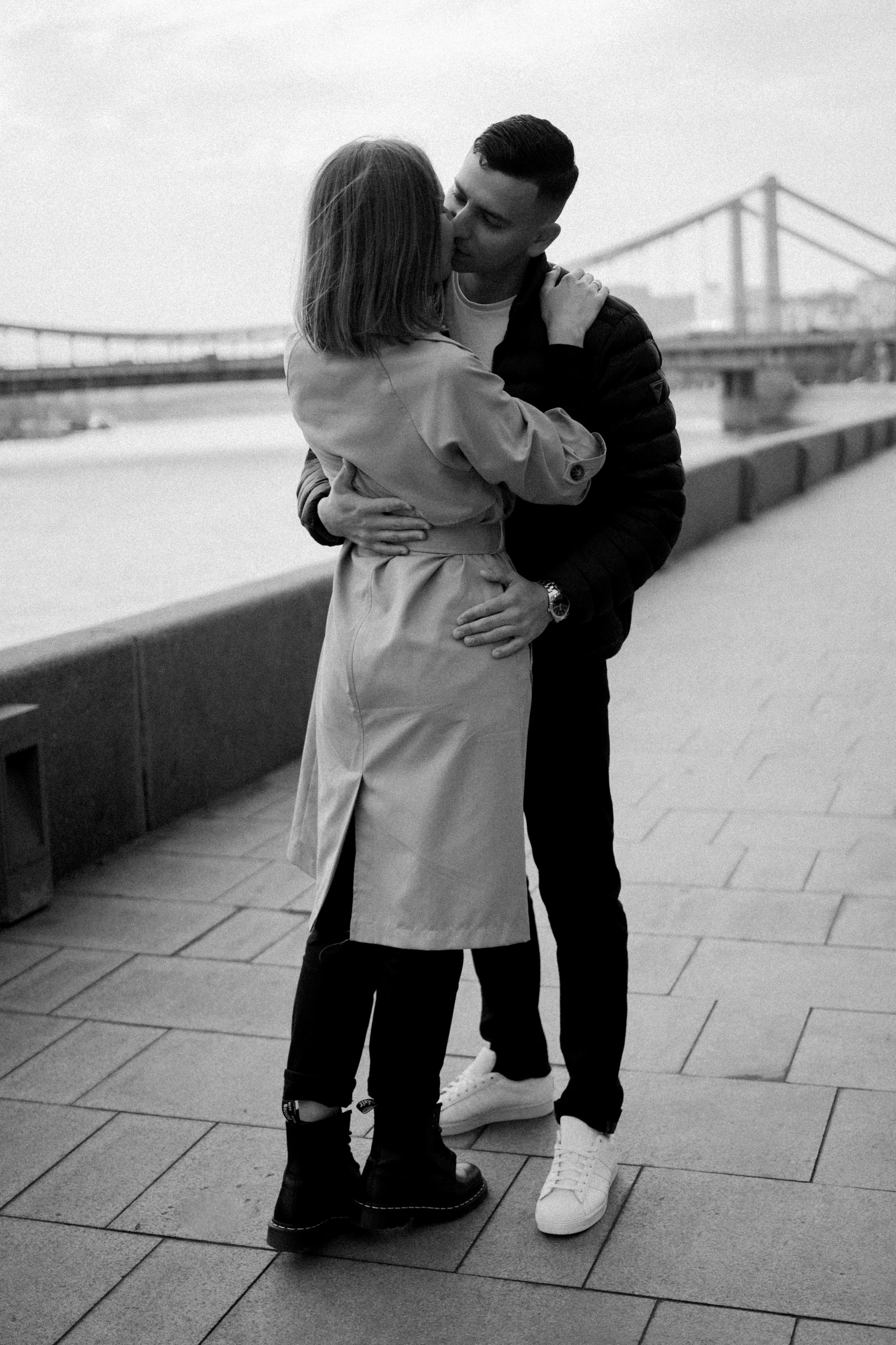 Прогулка влюбленные в городе на мосту. Семейный фотограф в Москве и в Домодедово Екатерина Патракова