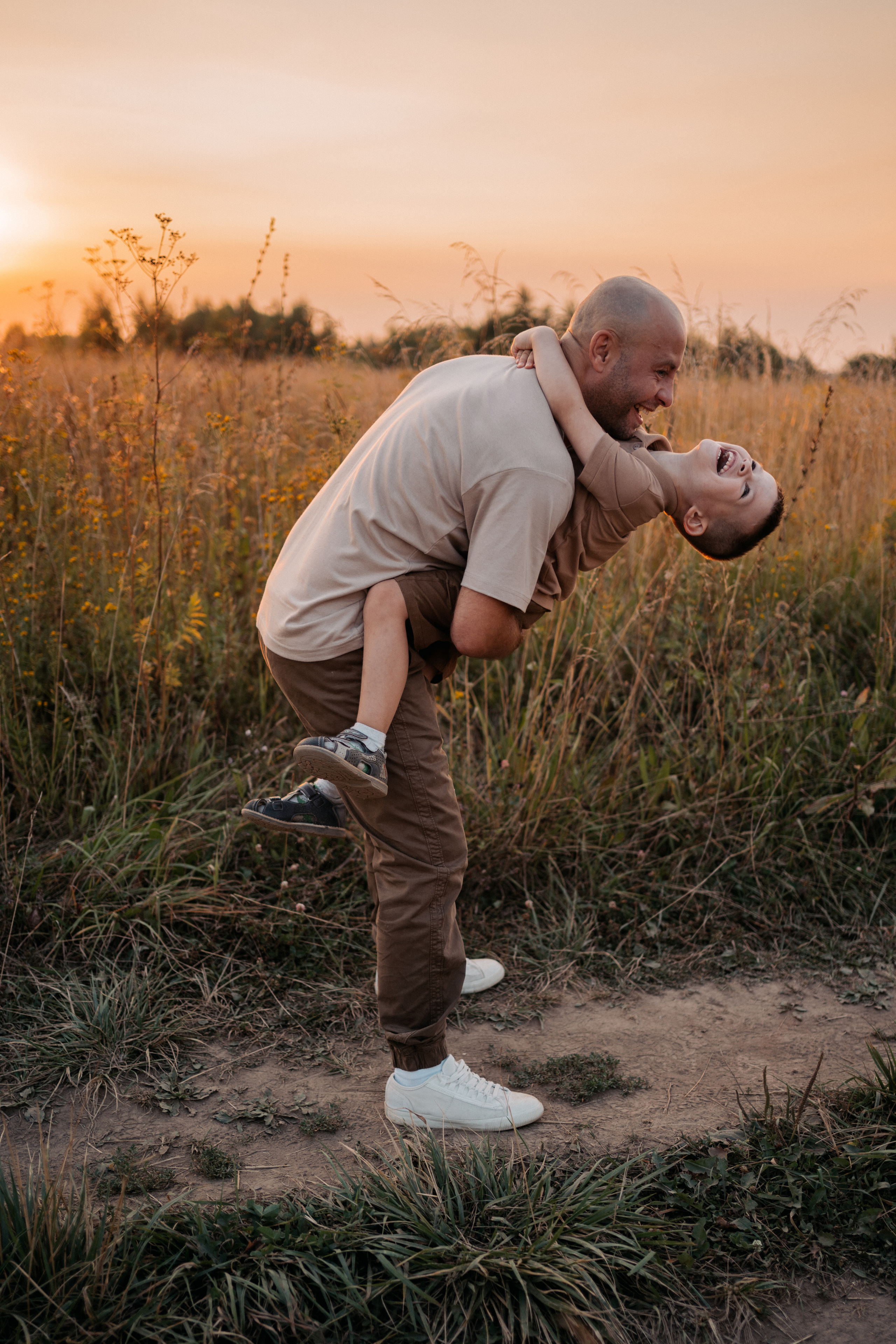 Фотопрогулка с детьми в поле. Семейный фотограф в Москве и в Домодедово Екатерина Патракова