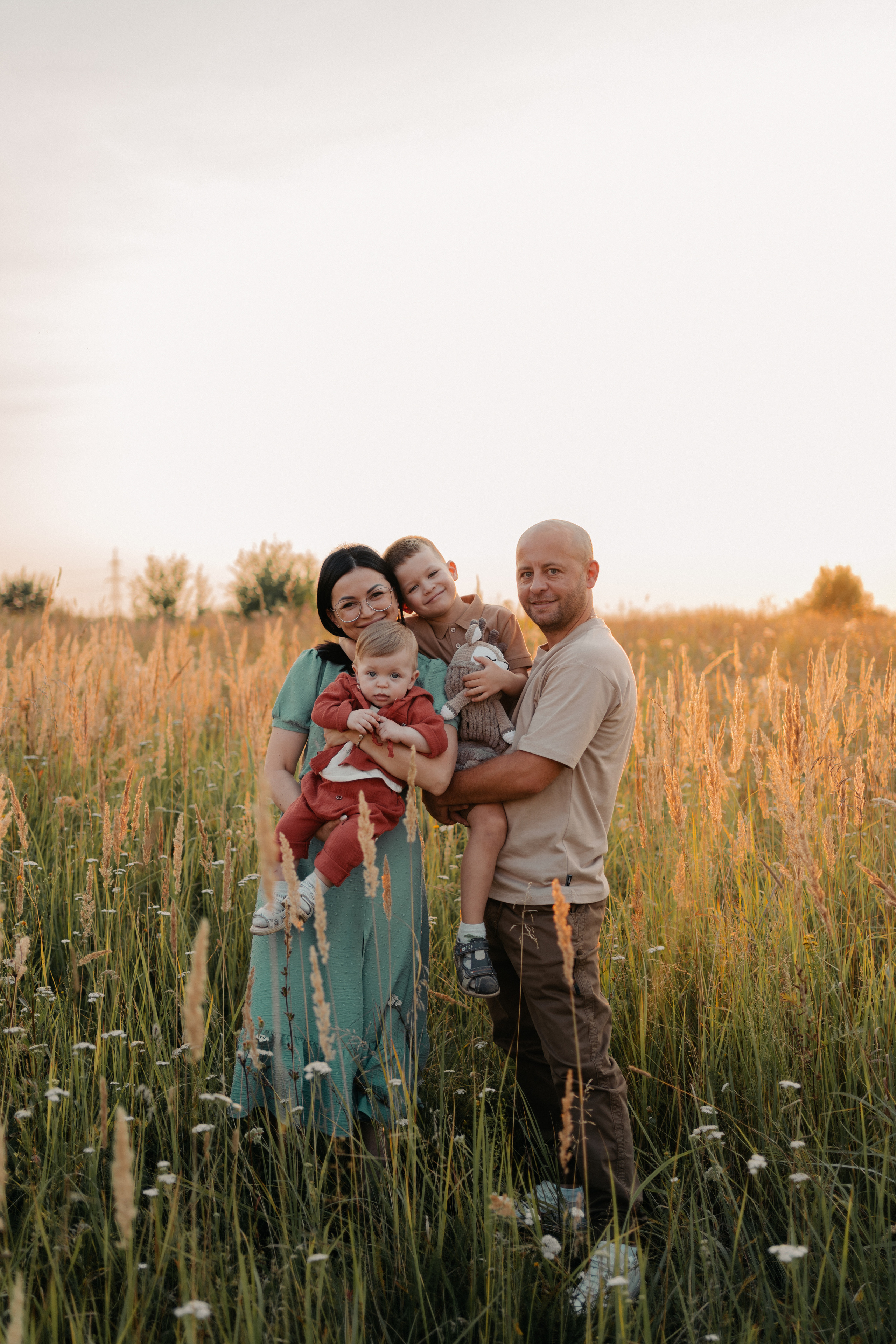 Фотопрогулка с детьми в поле. Семейный фотограф в Москве и в Домодедово Екатерина Патракова
