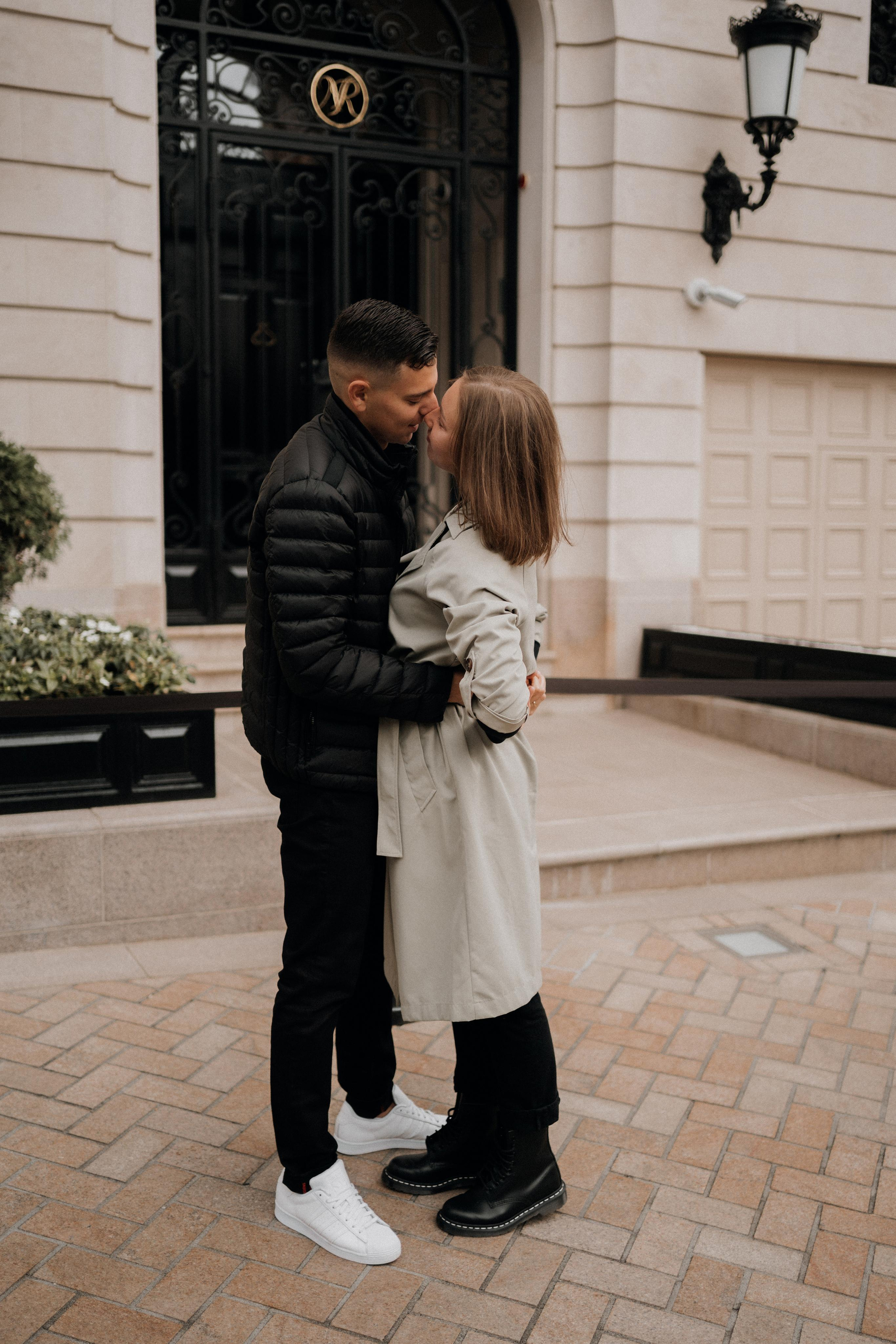 Прогулка влюбленные в городе на мосту. Семейный фотограф в Москве и в Домодедово Екатерина Патракова