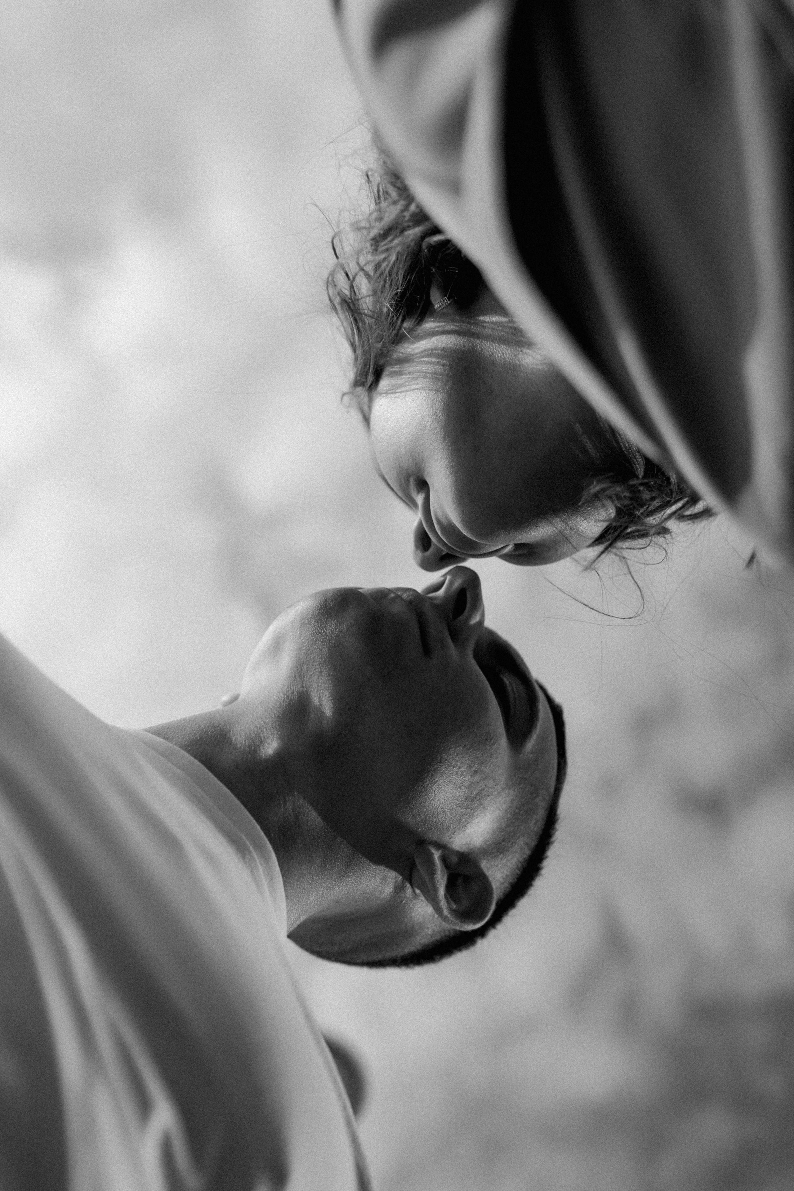 Прогулка влюбленные в городе на мосту. Семейный фотограф в Москве и в Домодедово Екатерина Патракова