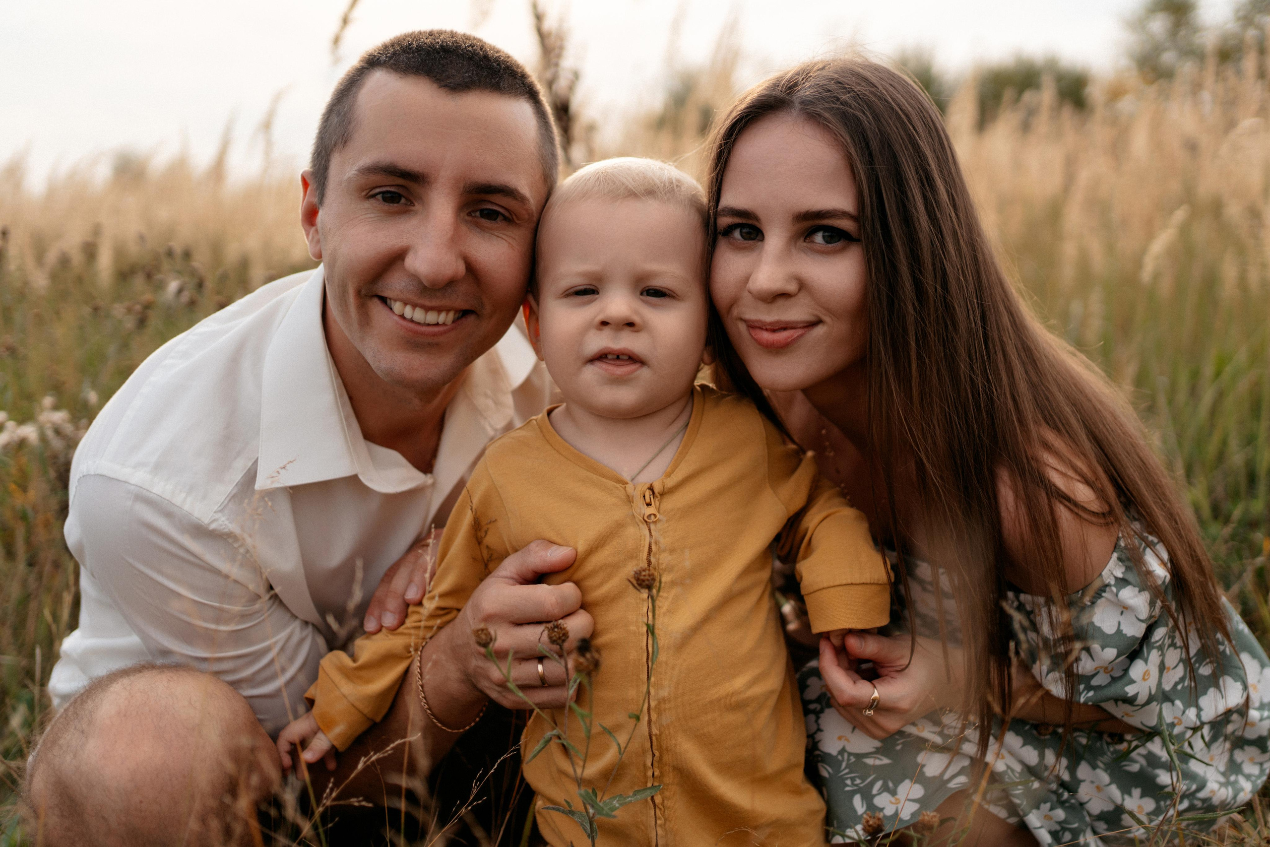 Семейная фотосессия в поле в воздушным змеем. Семейный фотограф в Москве и в Домодедово Екатерина Патракова