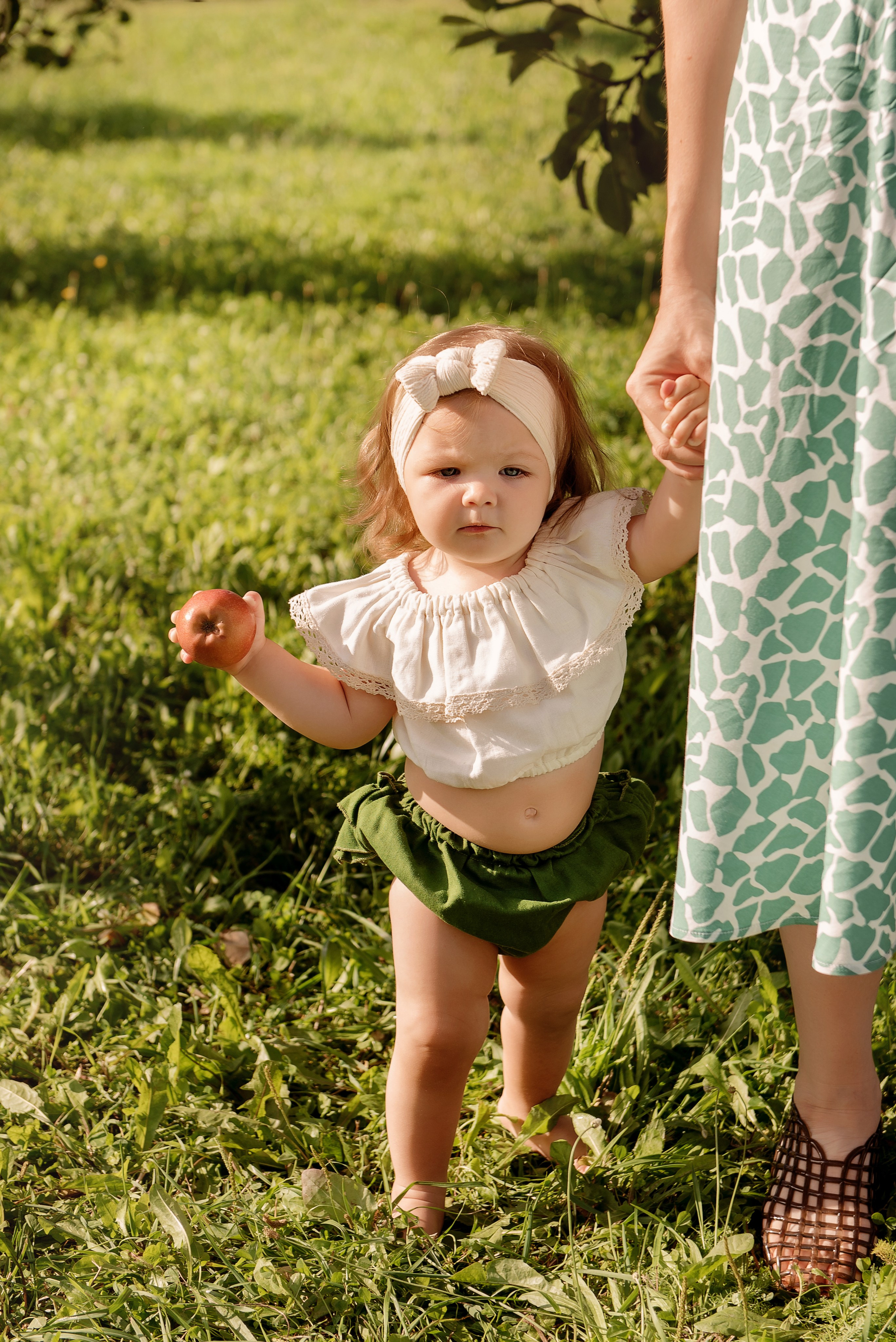 Яблоневый сад. Детский фотограф в Долгопрудном и Москве