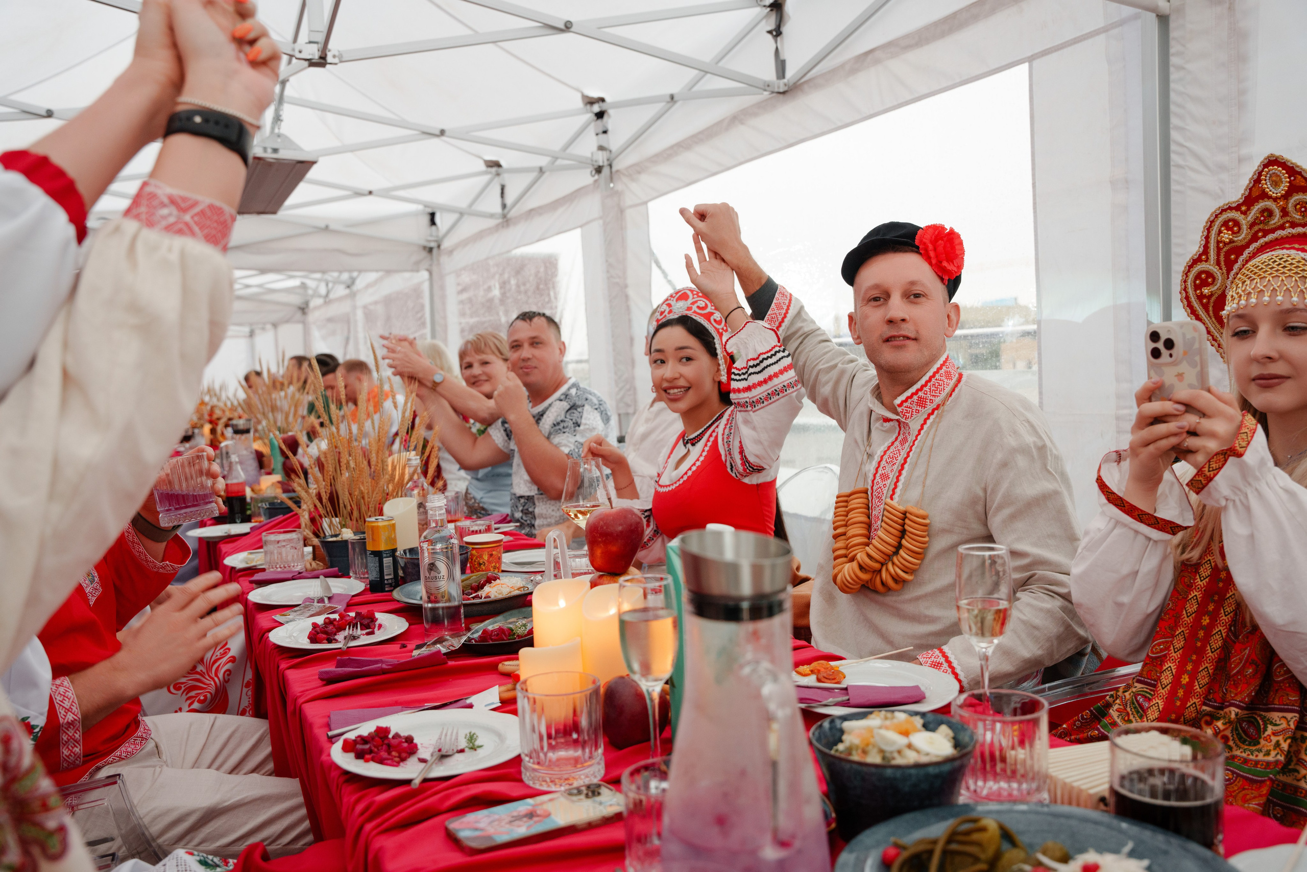 Репортажный фотограф на гендер пати в славянском стиле в Москве. Репортажный фотограф Москва Сергей Дружинин