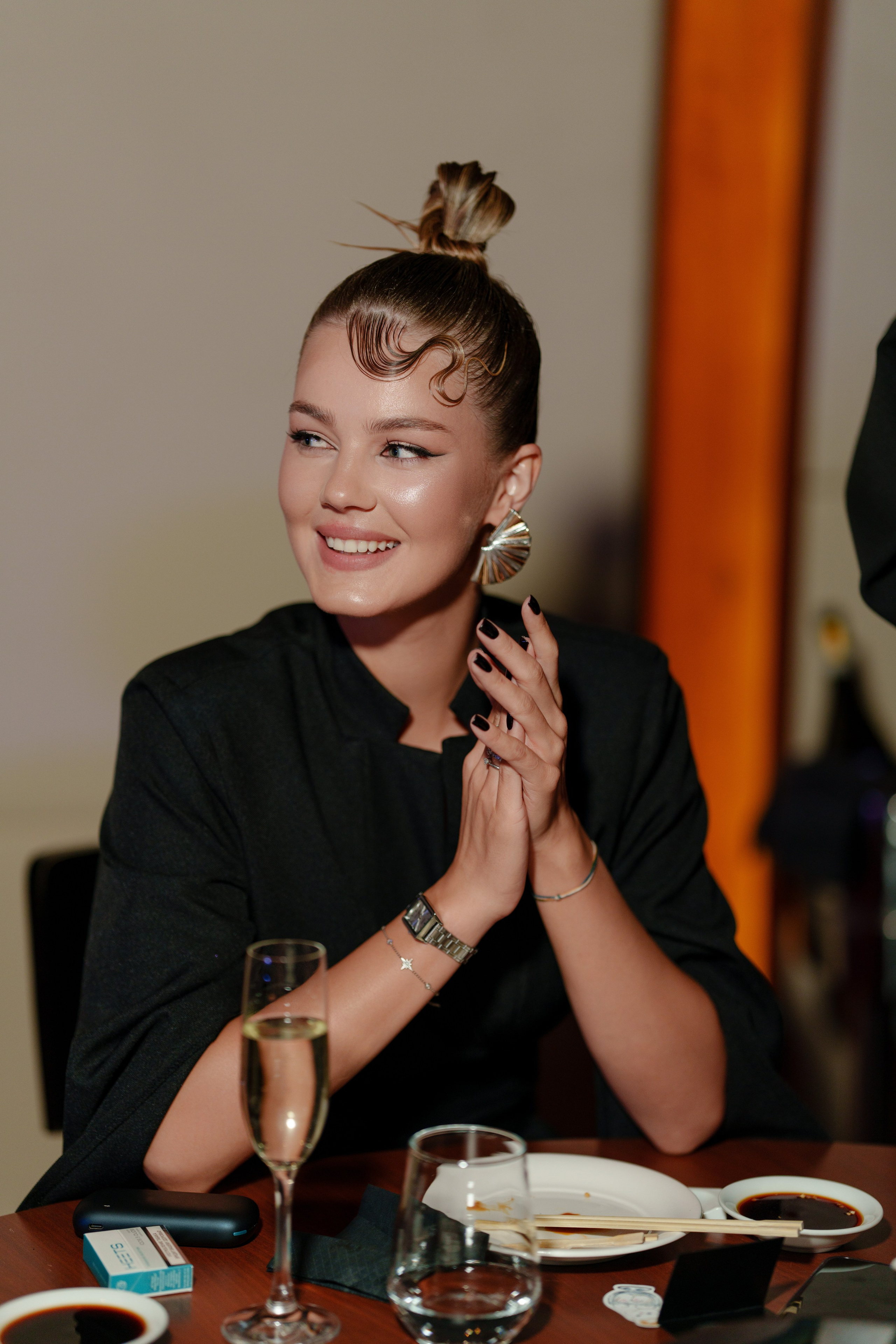 Репортажный фотограф на день рождения в ресторане KAI. Репортажный фотограф Москва Сергей Дружинин