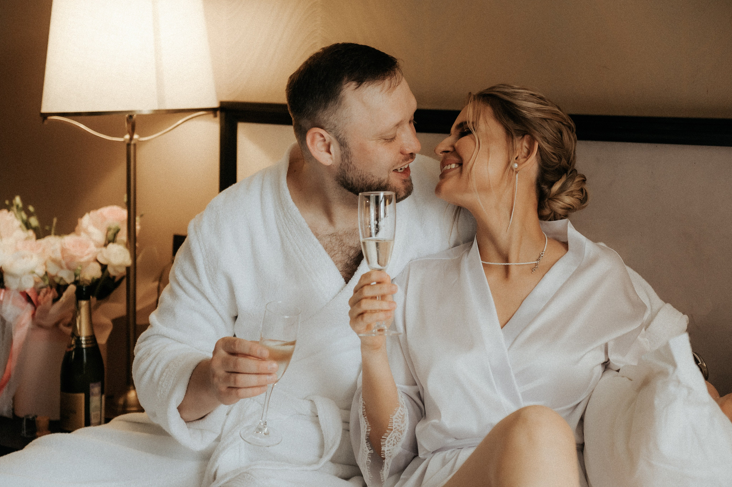 Свадебные фотографии. Фотограф в Барнауле Дарья Бутурлакина. Люби.Цени.Касайся