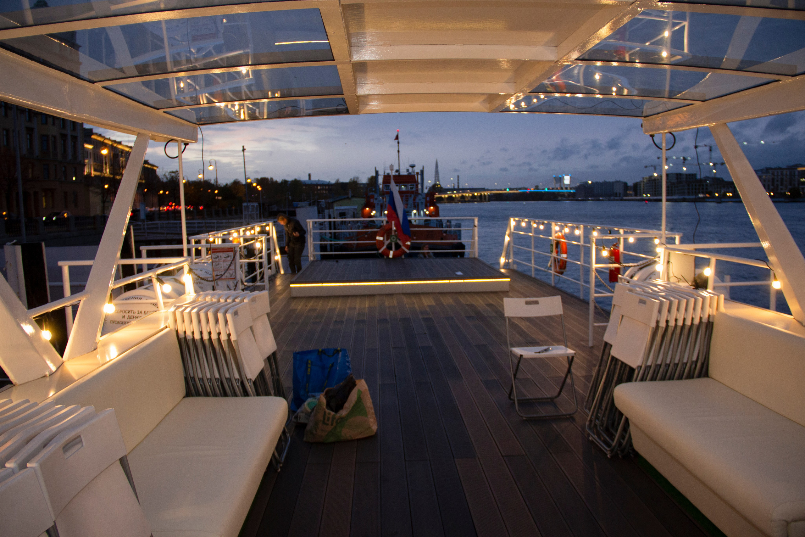 Съемка для сайта аренды катеров в Санкт-Петербурге, подготовка к свадебной прогулке по рекам и каналам. Фотограф в Санкт-Петербурге Смирнова Диана