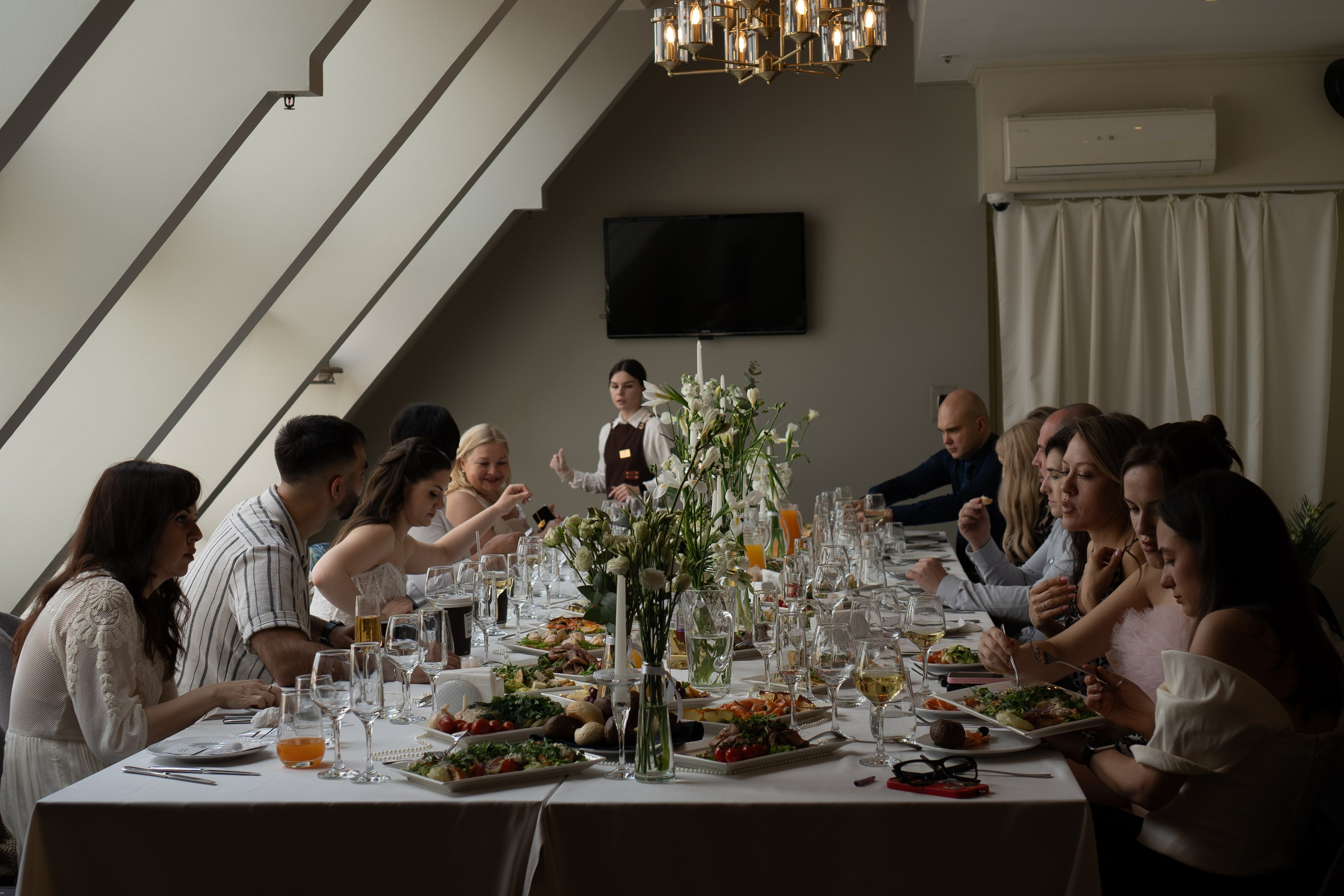 СВАДЕБНЫЙ БАНКЕТ НА ВЛАДИМИРСКОЙ В САНКТ-ПЕТЕРБУРГЕ (КАМЕРНАЯ СВАДЬБА). Профессиональный фотограф, Санкт-Петербург — Виктория Богомолова