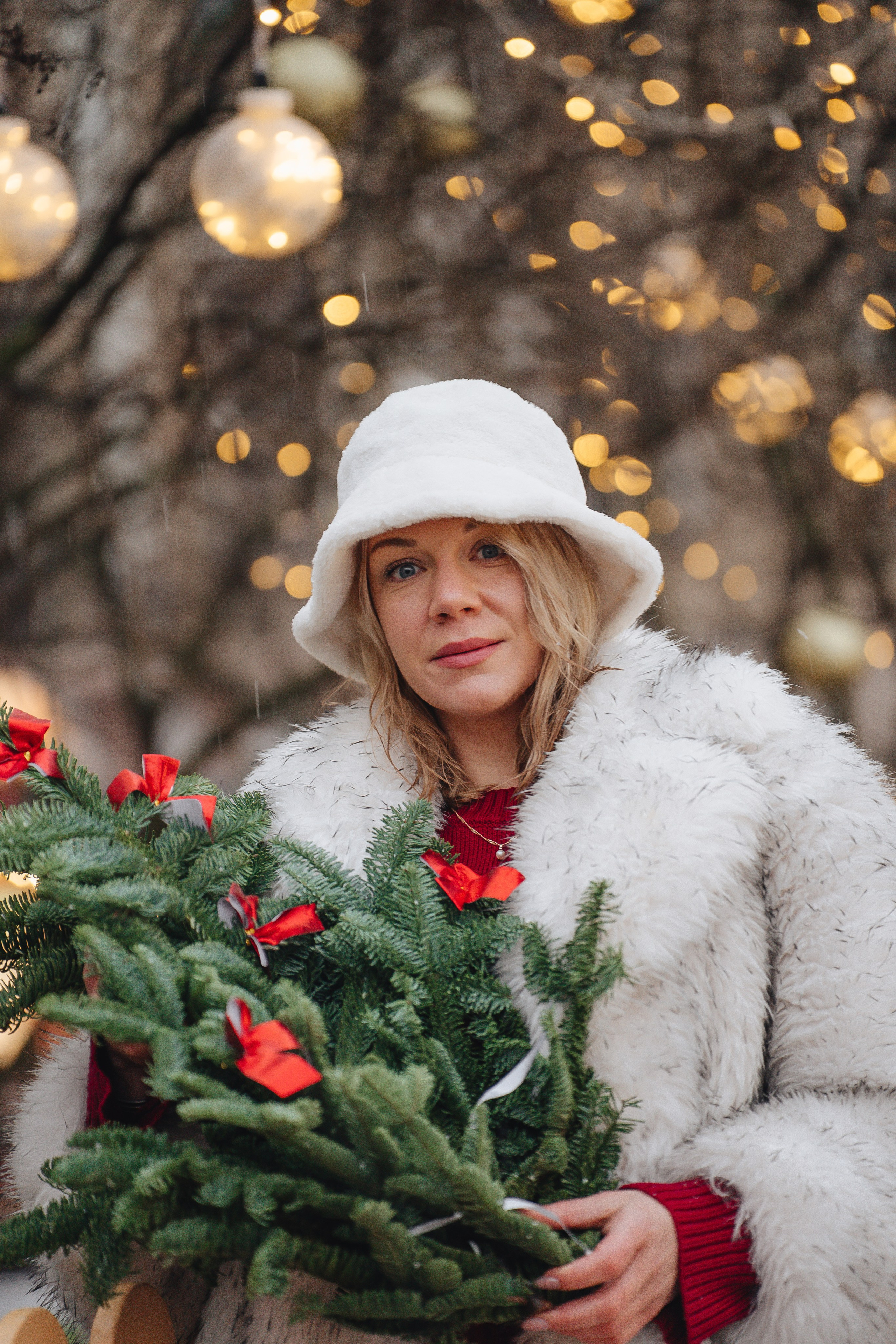 ПРОГУЛКА НА МАНЕЖНОЙ ПЛОЩАДИ ДЛЯ ДЕВУШКИ ПЕРЕД НОВЫМ ГОДОМ (НОВОГОДНЯЯ ФОТОСЕССИИЯ НА МАНЕЖНОЙ ПЛОЩАДИ). Профессиональный фотограф, Санкт-Петербург — Виктория Богомолова