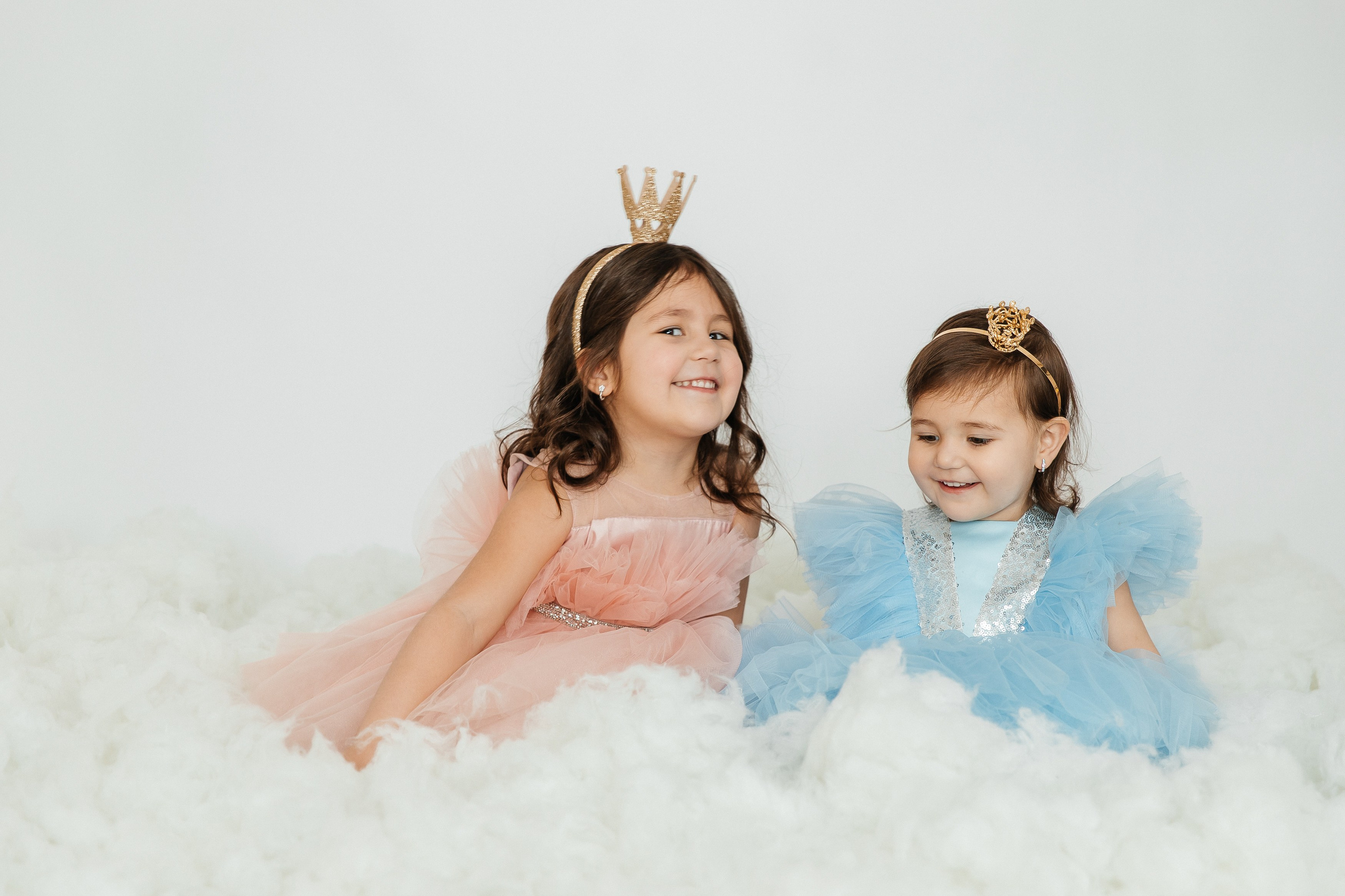 Маюша и Милаша в облаках. Воронистая Анастасия. Фотограф Якутия, Томпонский район