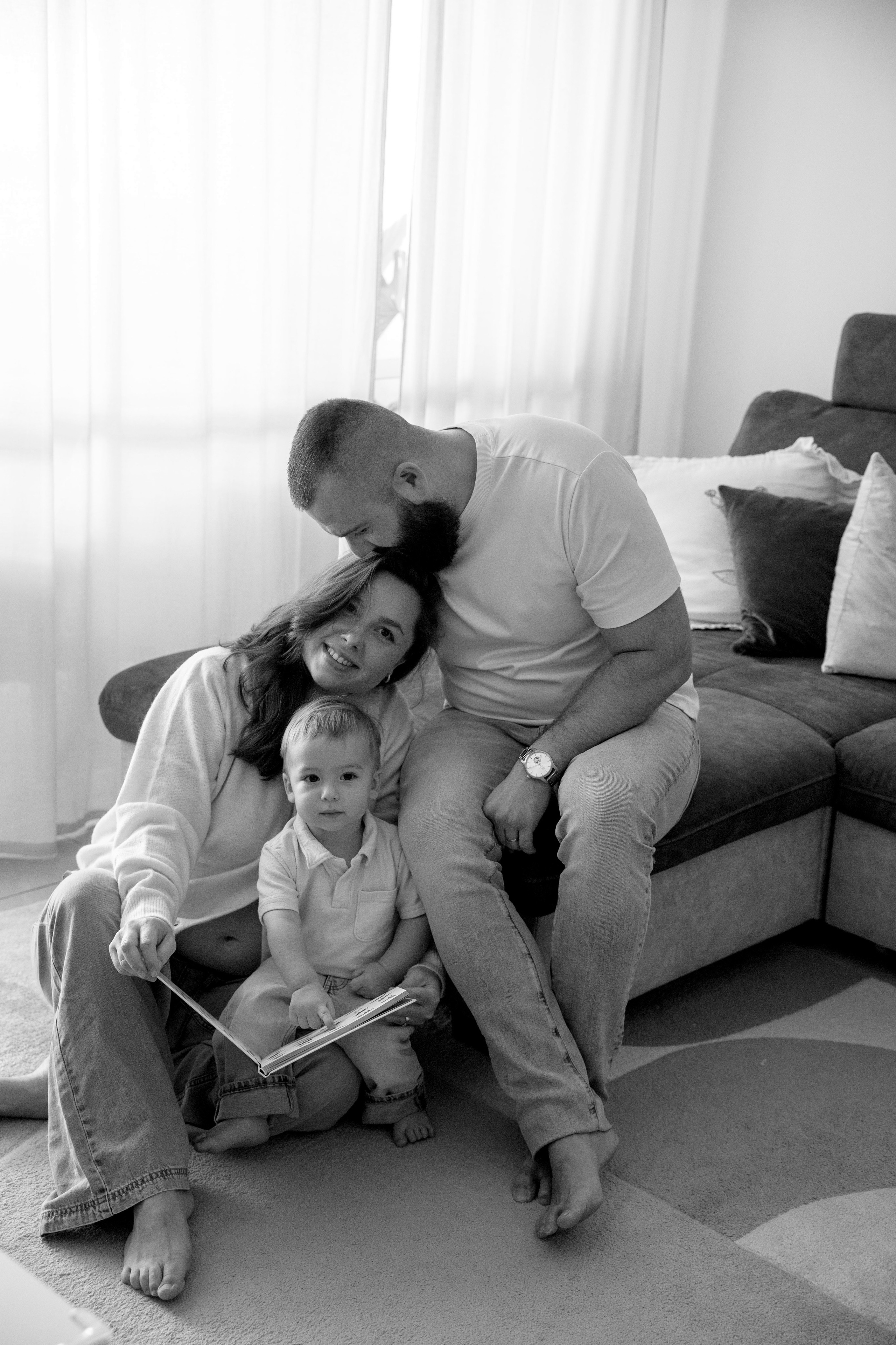 Pregnancy & Family photoshoot at home. Wedding and family photographer