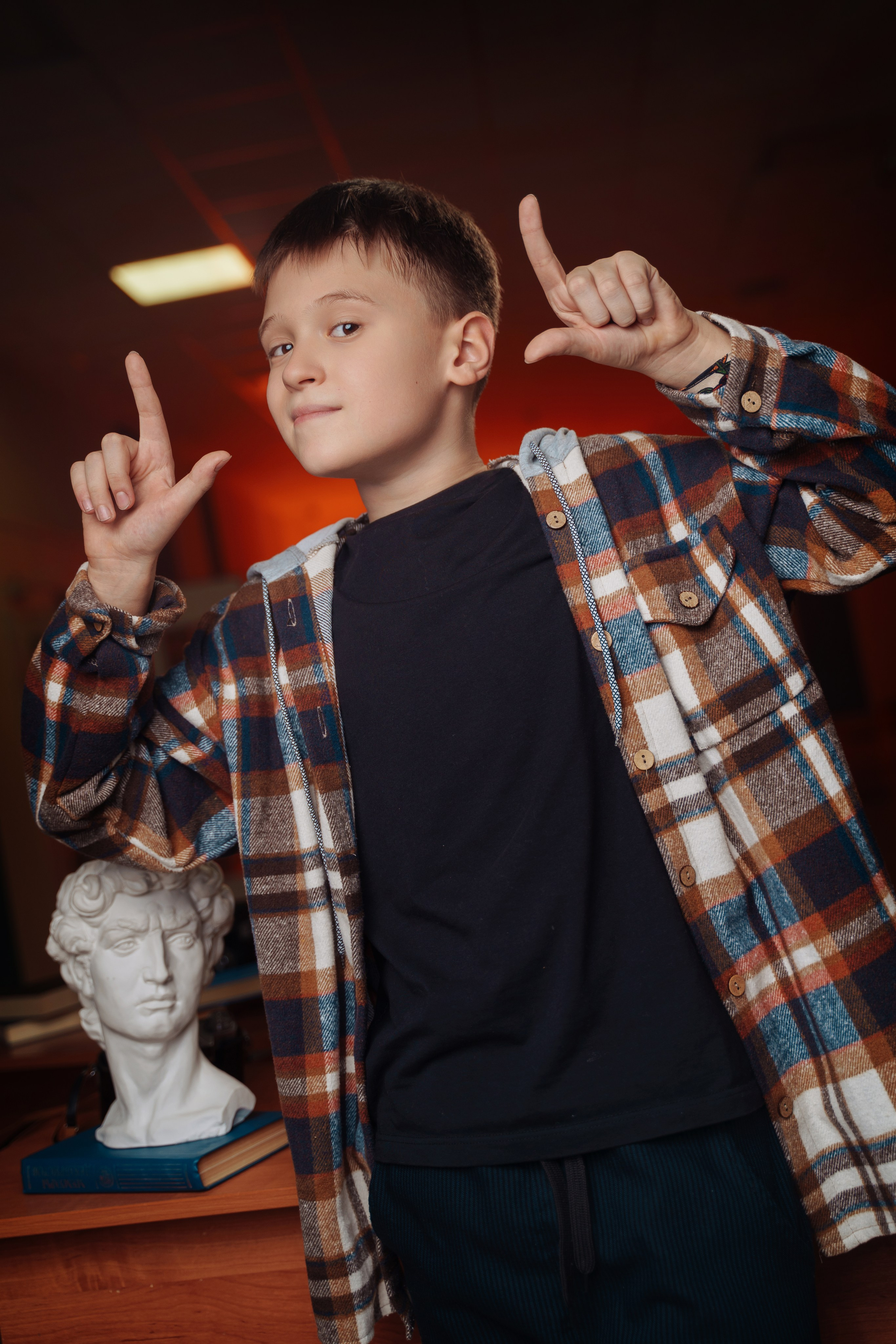 Тверь. Выпускные альбомы «под ключ» в оригинальном, авторском стиле. Фотограф на выпускной. Стильная и классически выдержанная съёмка. Школьные альбомы. Стильно. Современно. Никакого конвейера. Индивидуальный подход. Выпускная фотография. Последний звонок. Фото на выпускной. Школьный фотограф.