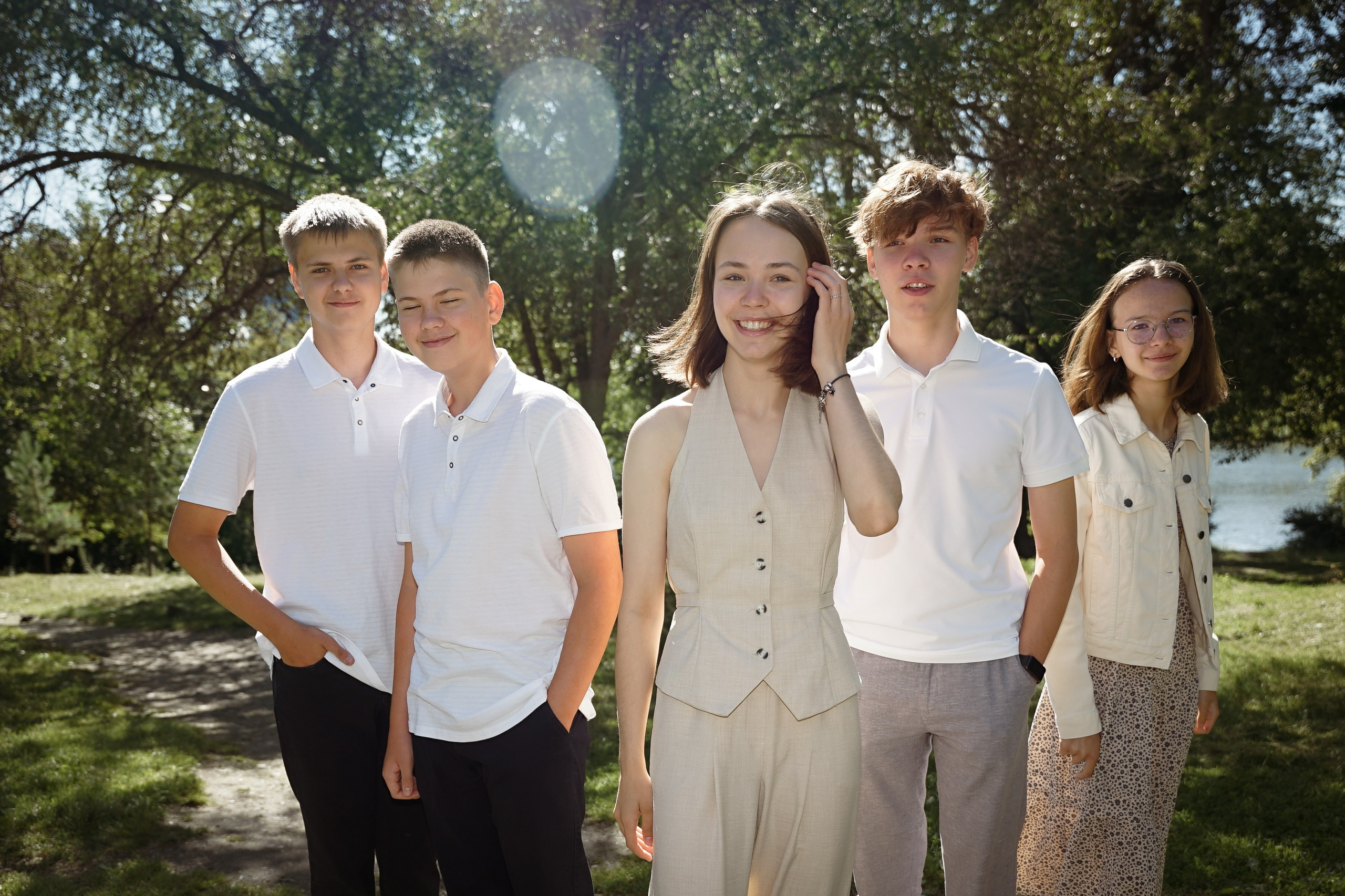 Фотосессия большой семьи в парке