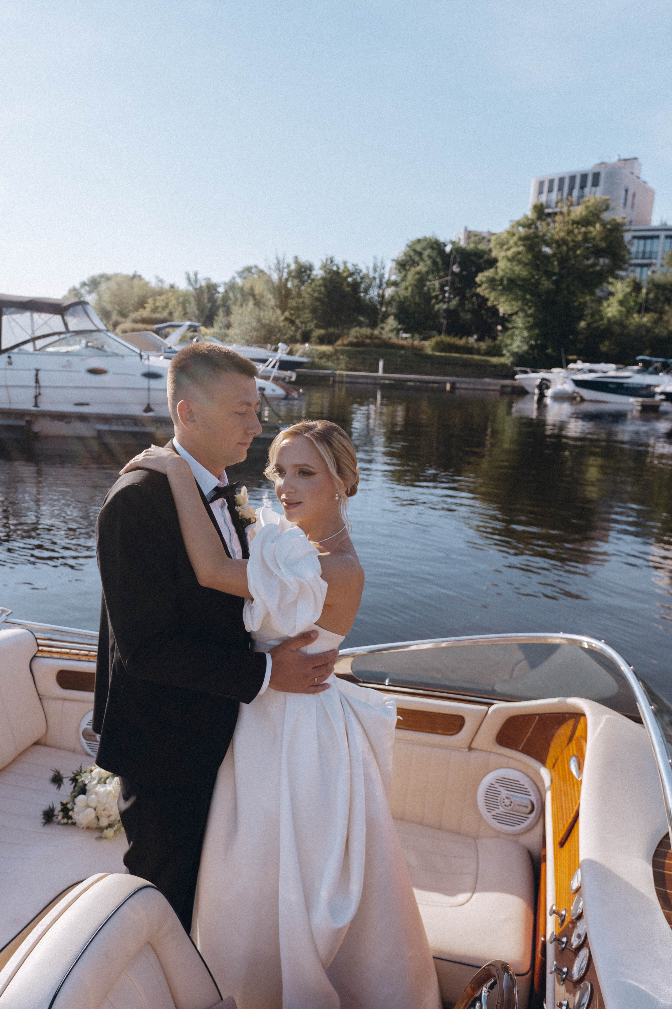 СВАДЕНБНАЯ СЬЕМКА НА КАТЕРЕ ПО КАНАЛАМ САНКТ-ПЕТЕРБУРГА И В АКВАТОРИИ НЕВЫ. Профессиональный фотограф, Санкт-Петербург — Виктория Богомолова
