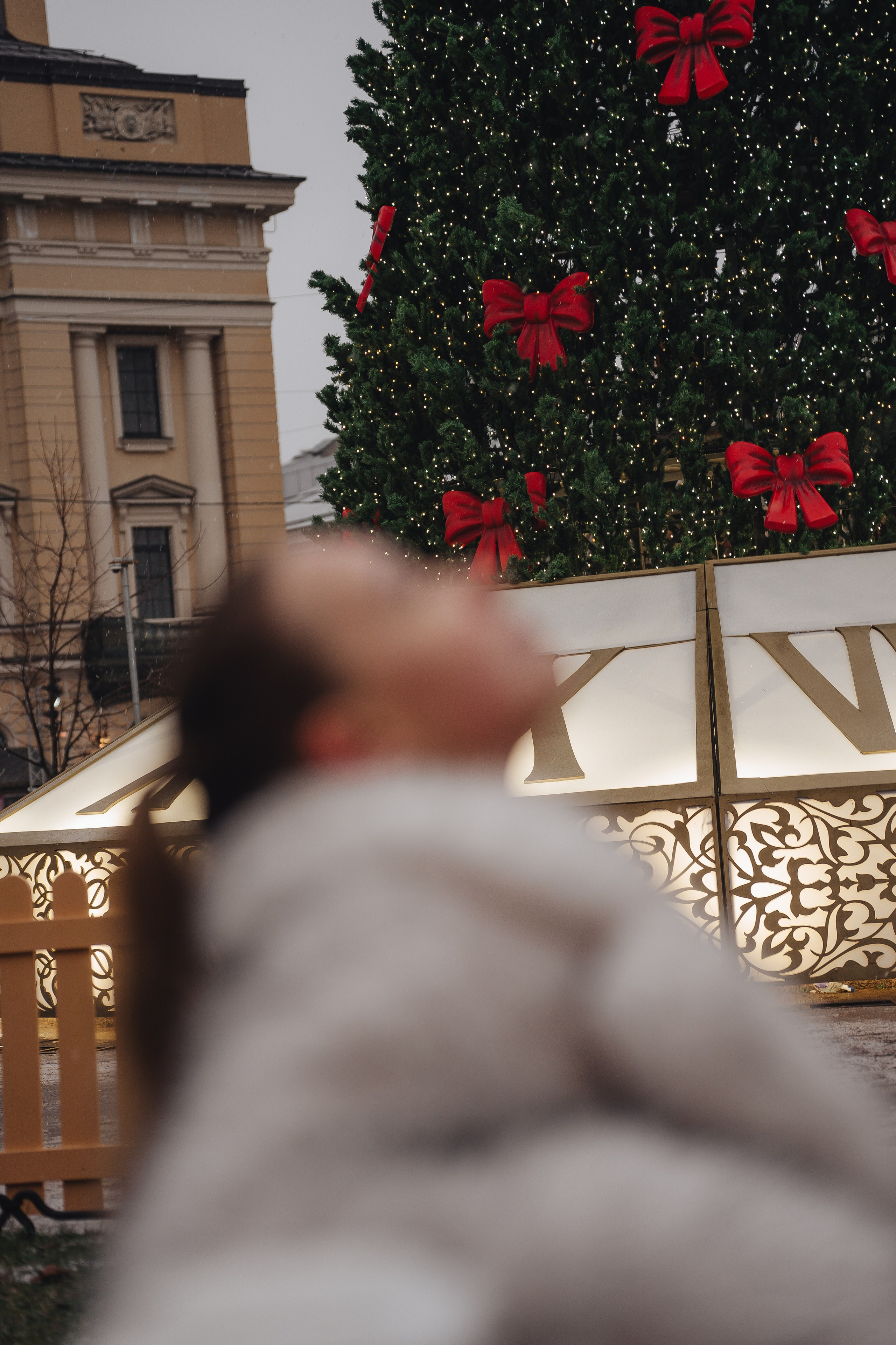ПРОГУЛКА НА МАНЕЖНОЙ ПЛОЩАДИ ДЛЯ ДЕВУШКИ ПЕРЕД НОВЫМ ГОДОМ (НОВОГОДНЯЯ ФОТОСЕССИИЯ НА МАНЕЖНОЙ ПЛОЩАДИ). Профессиональный фотограф, Санкт-Петербург — Виктория Богомолова