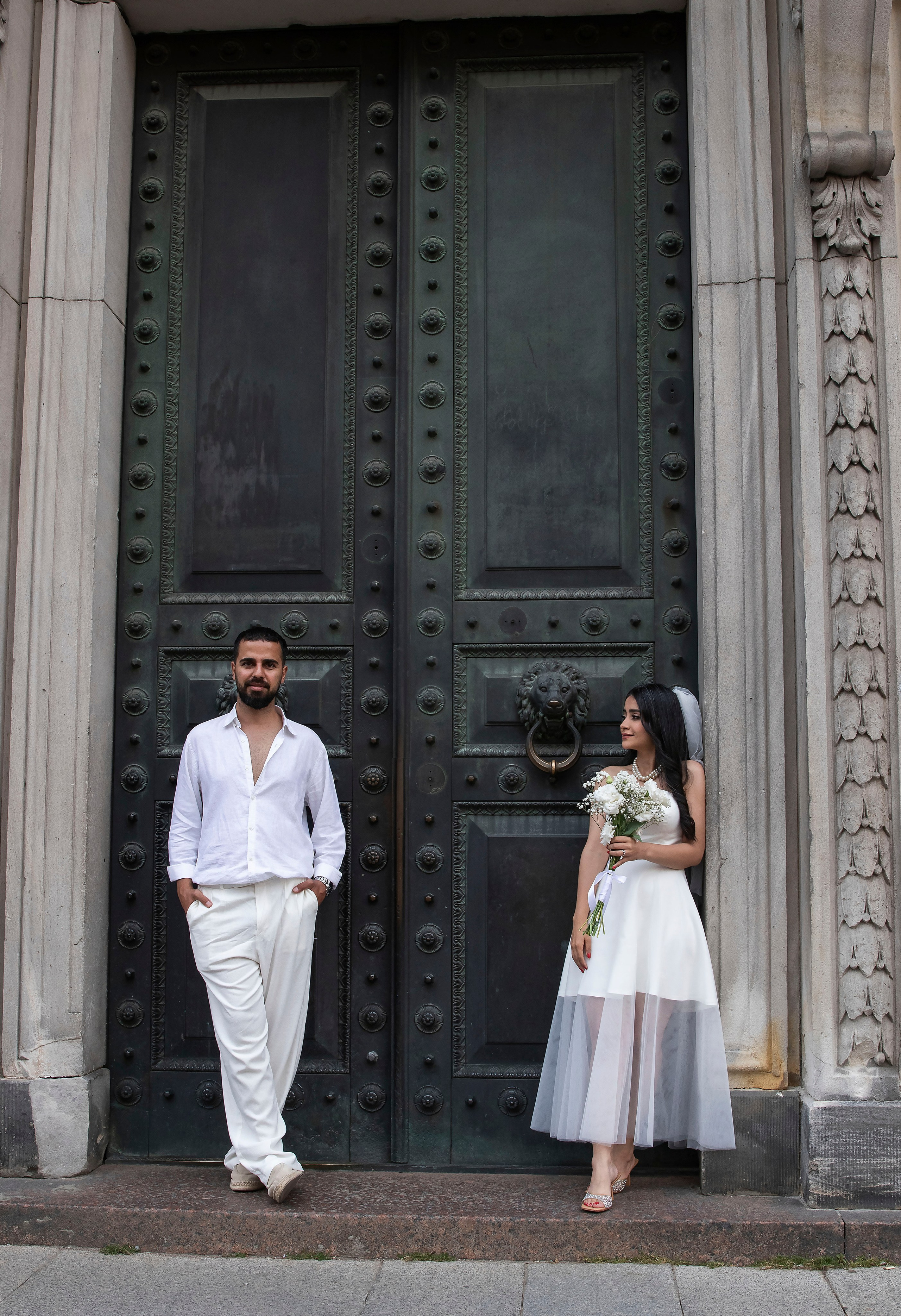 Свадебная прогулка Иранской пары по городу. Портретный фотограф в Санкт-Петербурге Савельева Ольга