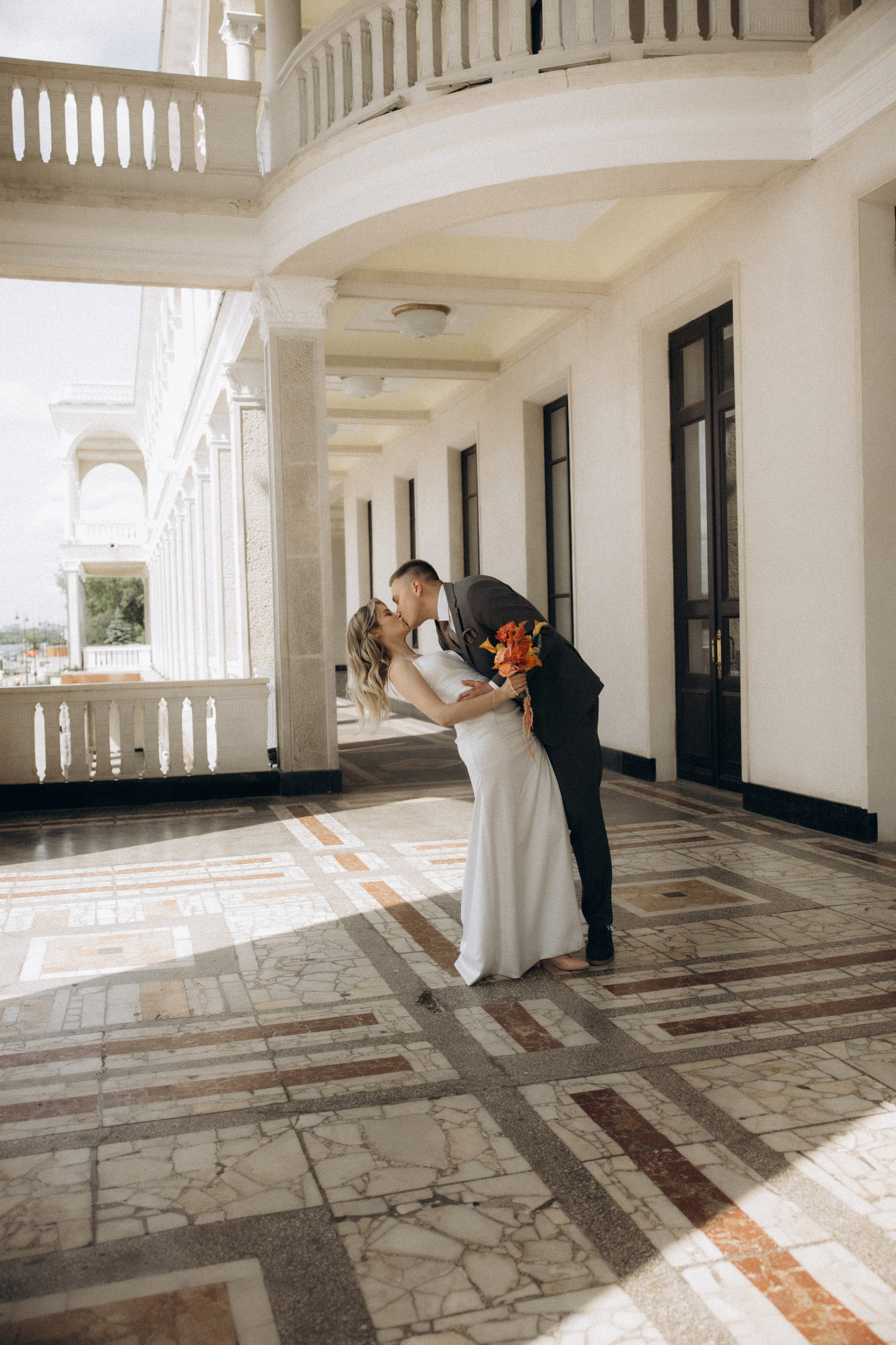 Свадебная фотосессия на Речном вокзале города Москвы