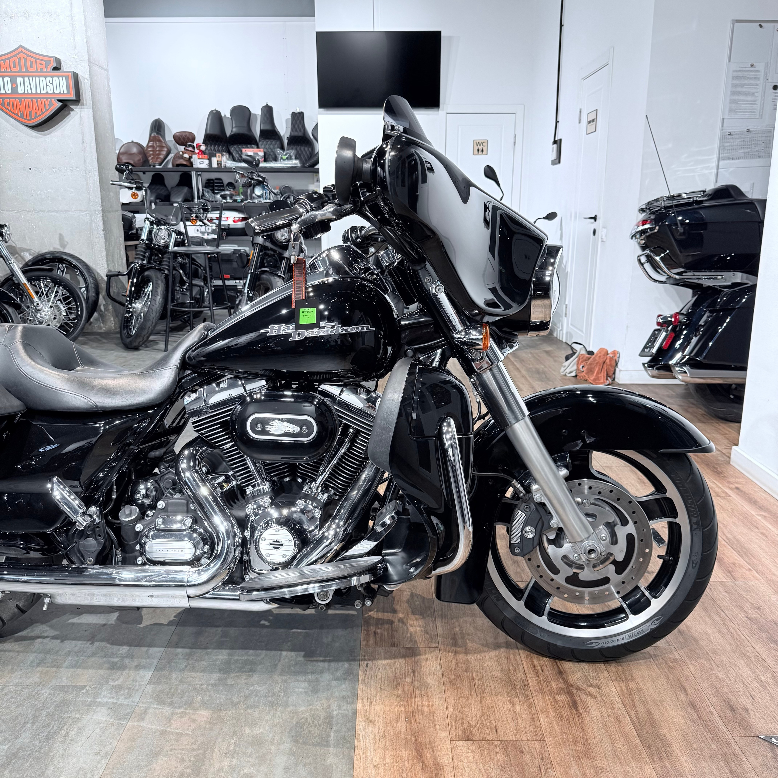 2012 Street Glide 103 АВS Vivid Вlаck. Hello Davidson, Москва. Только хорошие мотоциклы…