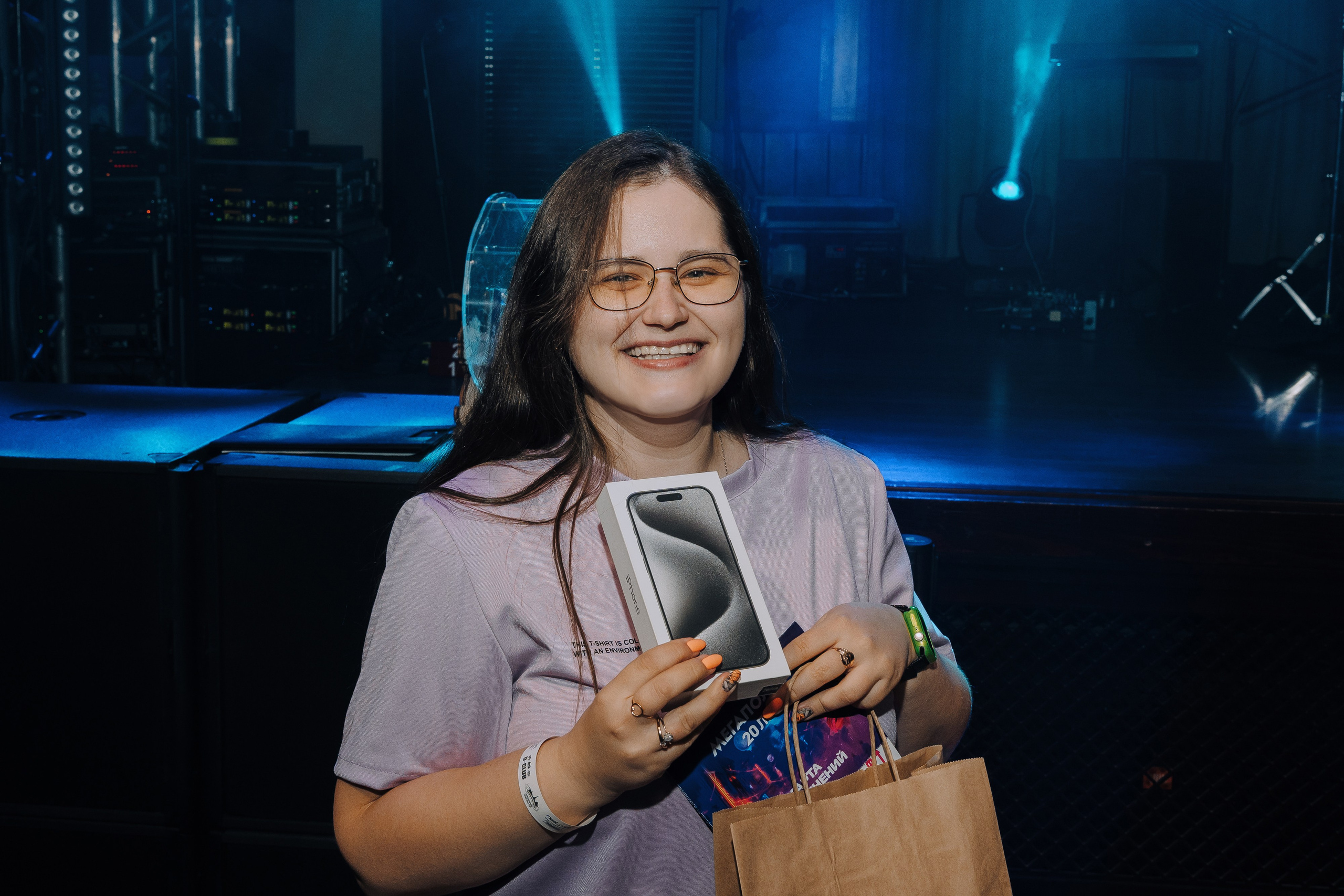 20 ЛЕТ МЕГАПОЛИС ЧЕЛЯБИНСК ХЕДЛАЙНЕР ЕЛКА. Репортажный фотограф Зуев Роман г. Челябинск