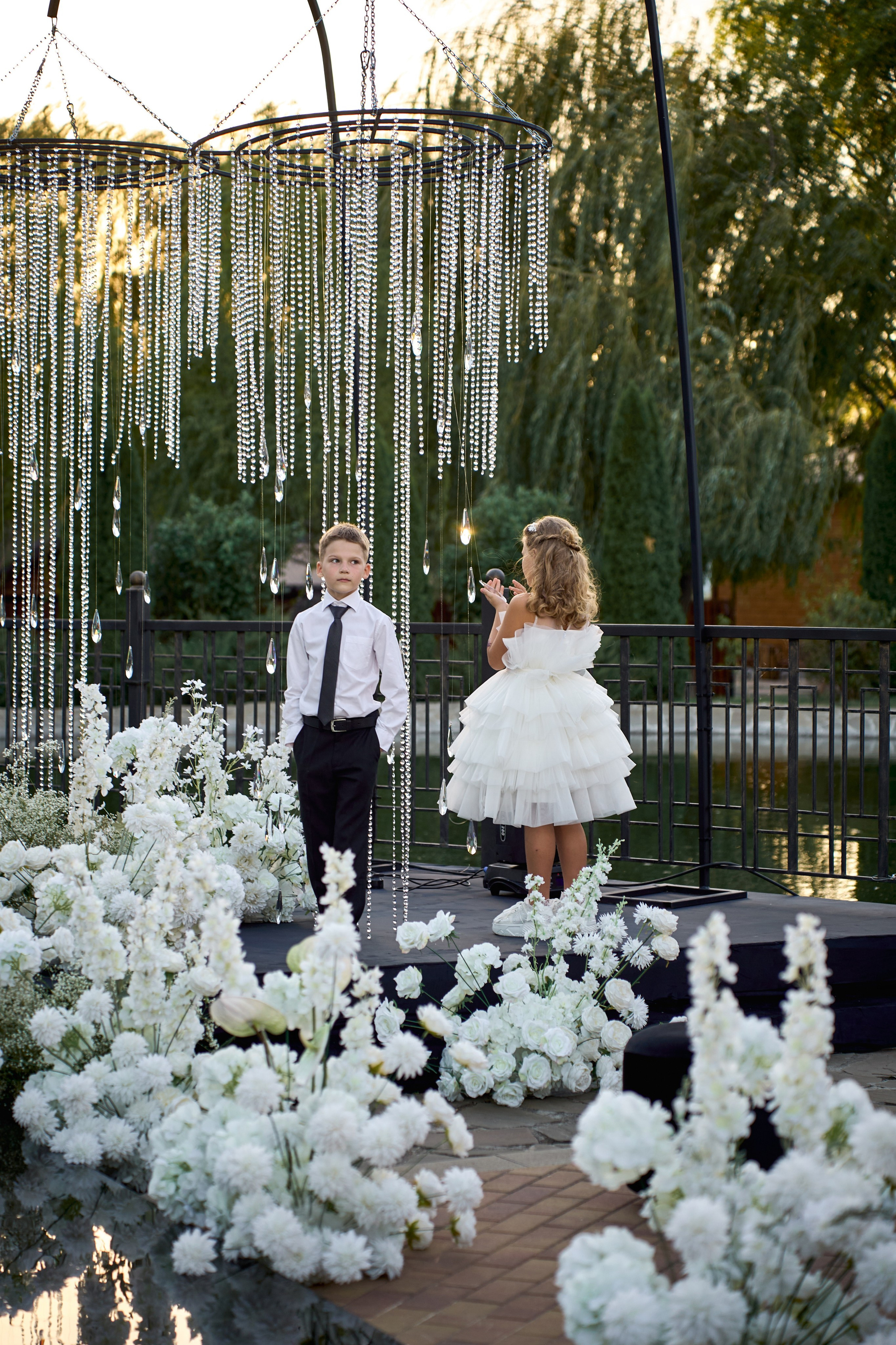 Свадьба с искусственным интеллектом в Усадьбе фамилии от ТВИНС СТУДИО лучших фотографов Краснодара. ТВИНС СТУДИО — лучшие свадебные фотографы и видеографы в Краснодаре