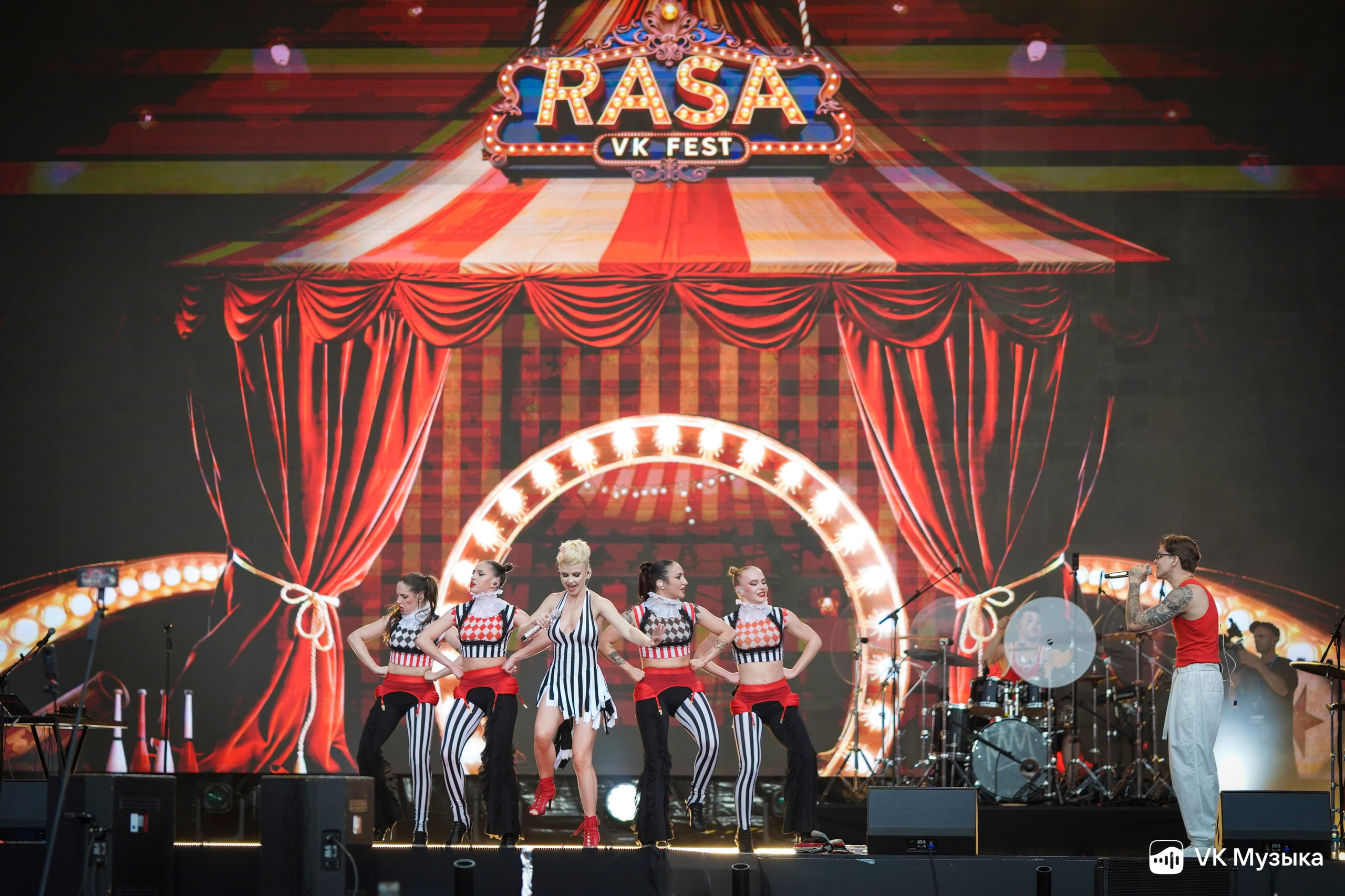 VK Fest: Выступление группы RASA. Фотограф Екатерина Алексеева