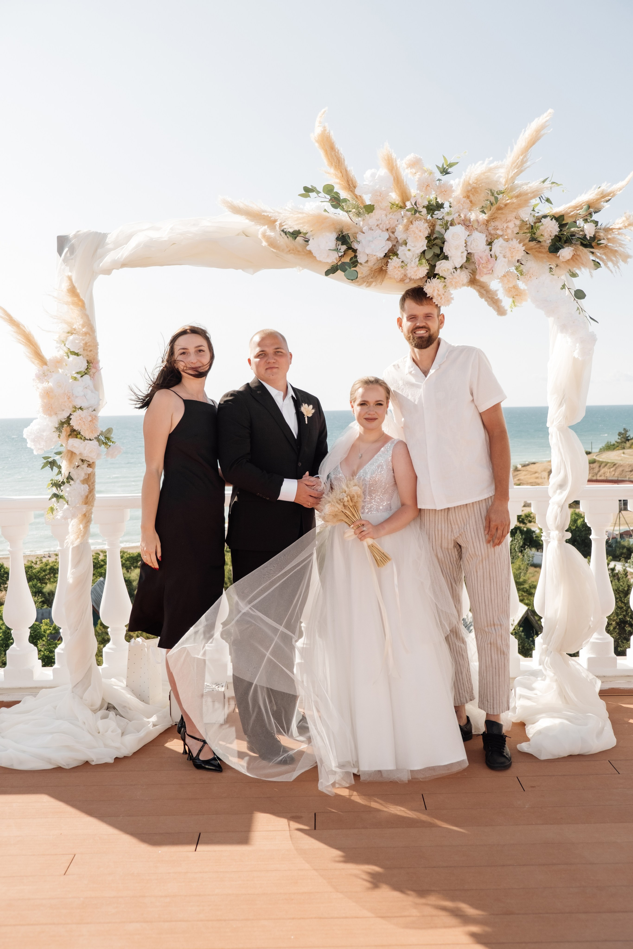 Свадебный ретопртаж. Профессиональная фотосъемка в Крыму. Натуральные эмоции и живые кадры. Забронируйте дату прямо сейчас!