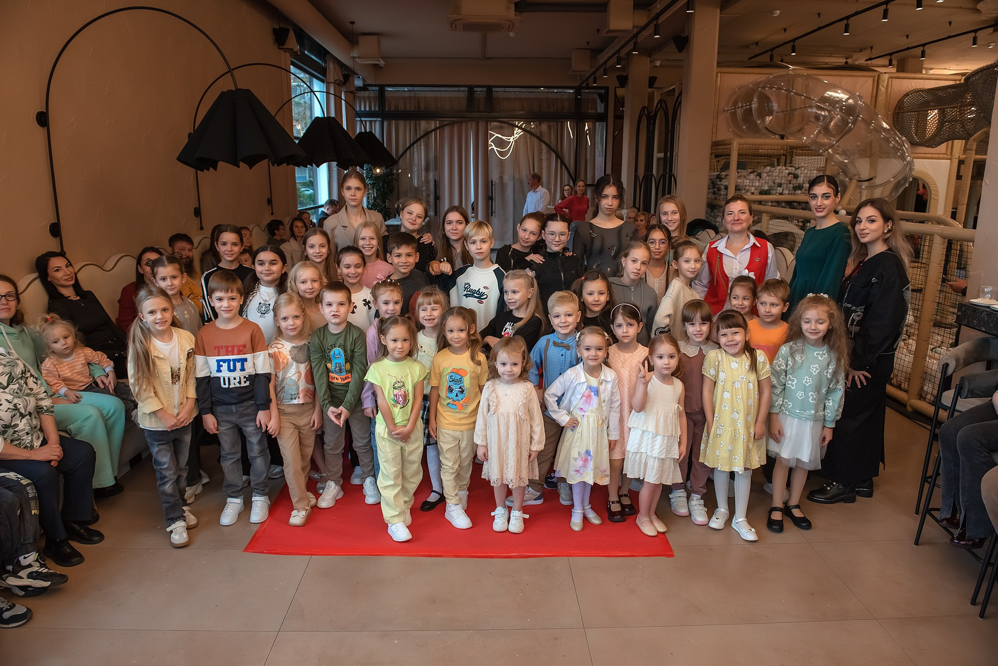 HAPPYkids дефиле в день мамы. Семейный и коммерческий фотограф в Сочи Александр Бодунов