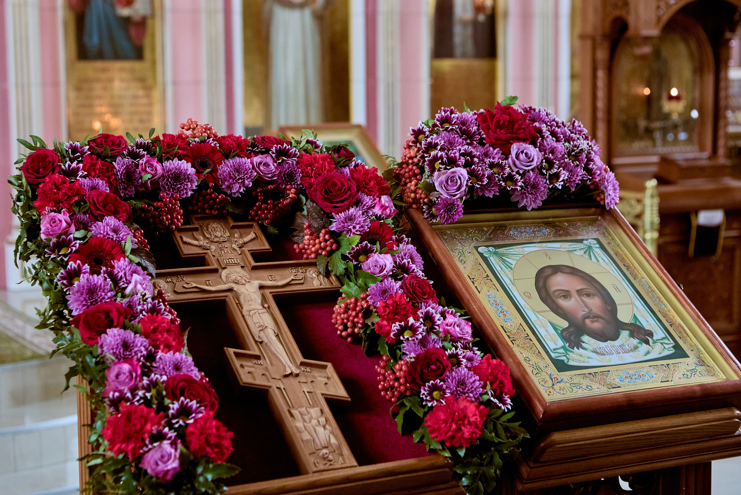 Фотографии с праздника Изнесение Честны́х Древ Животворящего Креста Господня