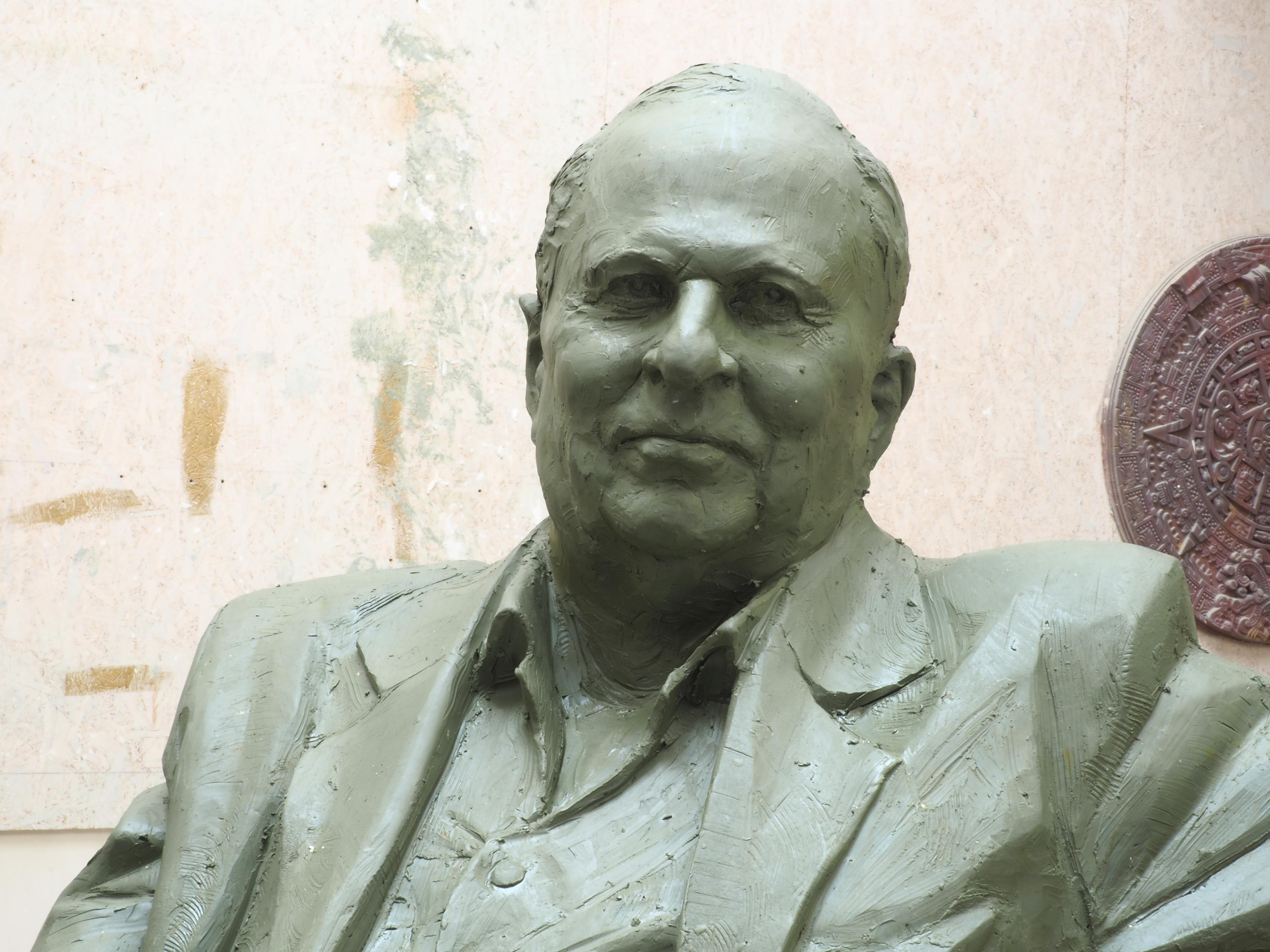 Альбом работ в мягком материале. Автор Лындин Дмитрий Васильевич. Лындин Дмитрий Васильевич — официальный сайт скульптора