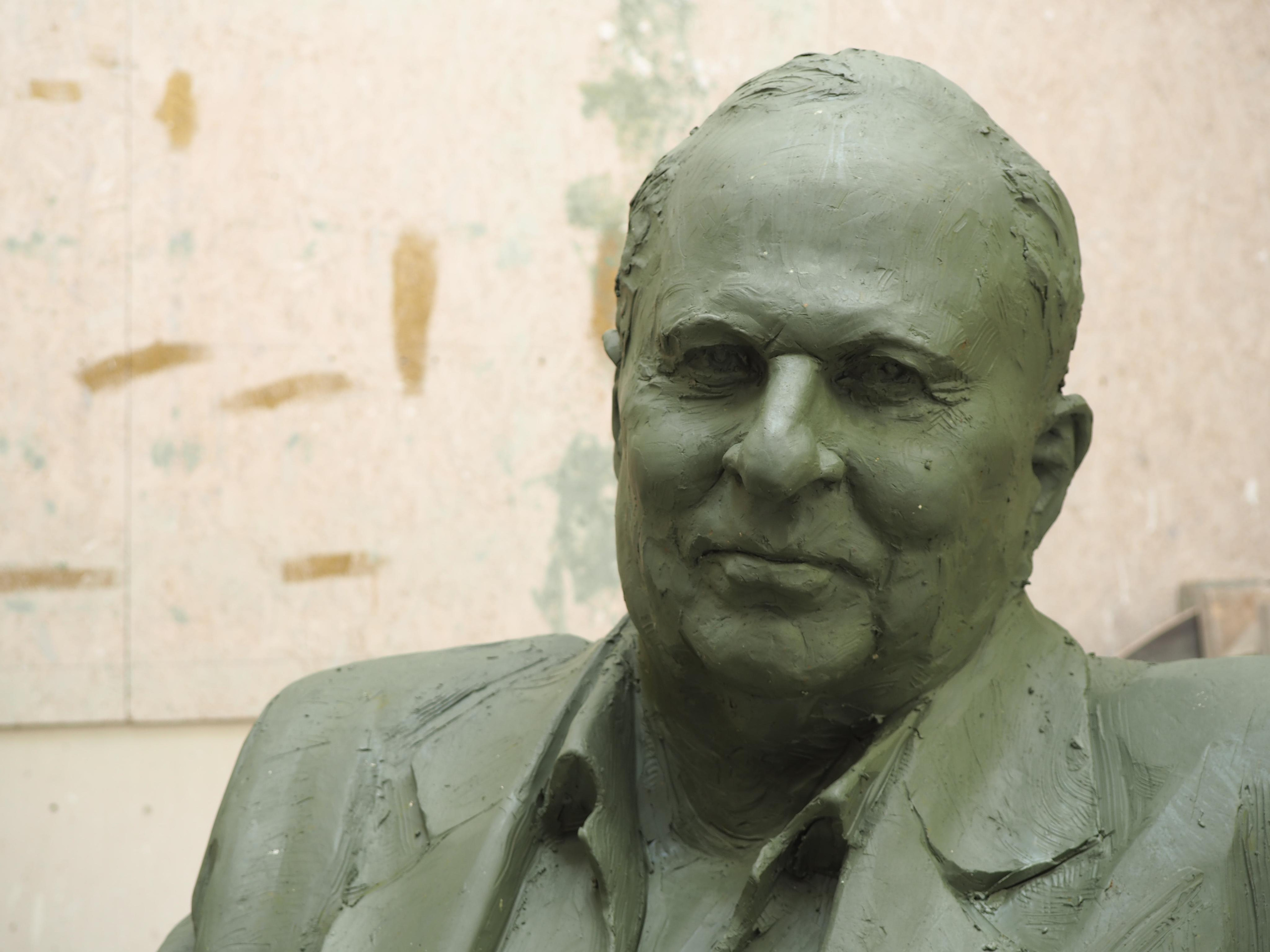 Альбом работ в мягком материале. Автор Лындин Дмитрий Васильевич. Лындин Дмитрий Васильевич — официальный сайт скульптора