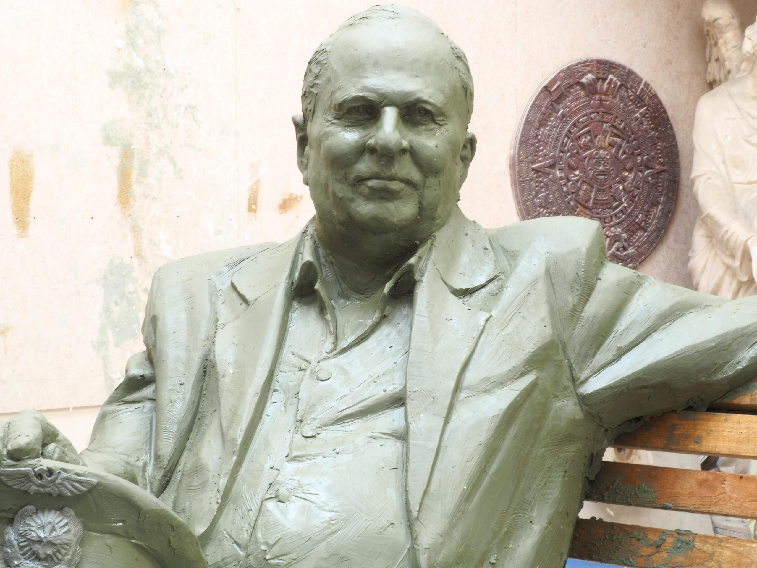 Альбом работ в мягком материале. Автор Лындин Дмитрий Васильевич. Лындин Дмитрий Васильевич — официальный сайт скульптора