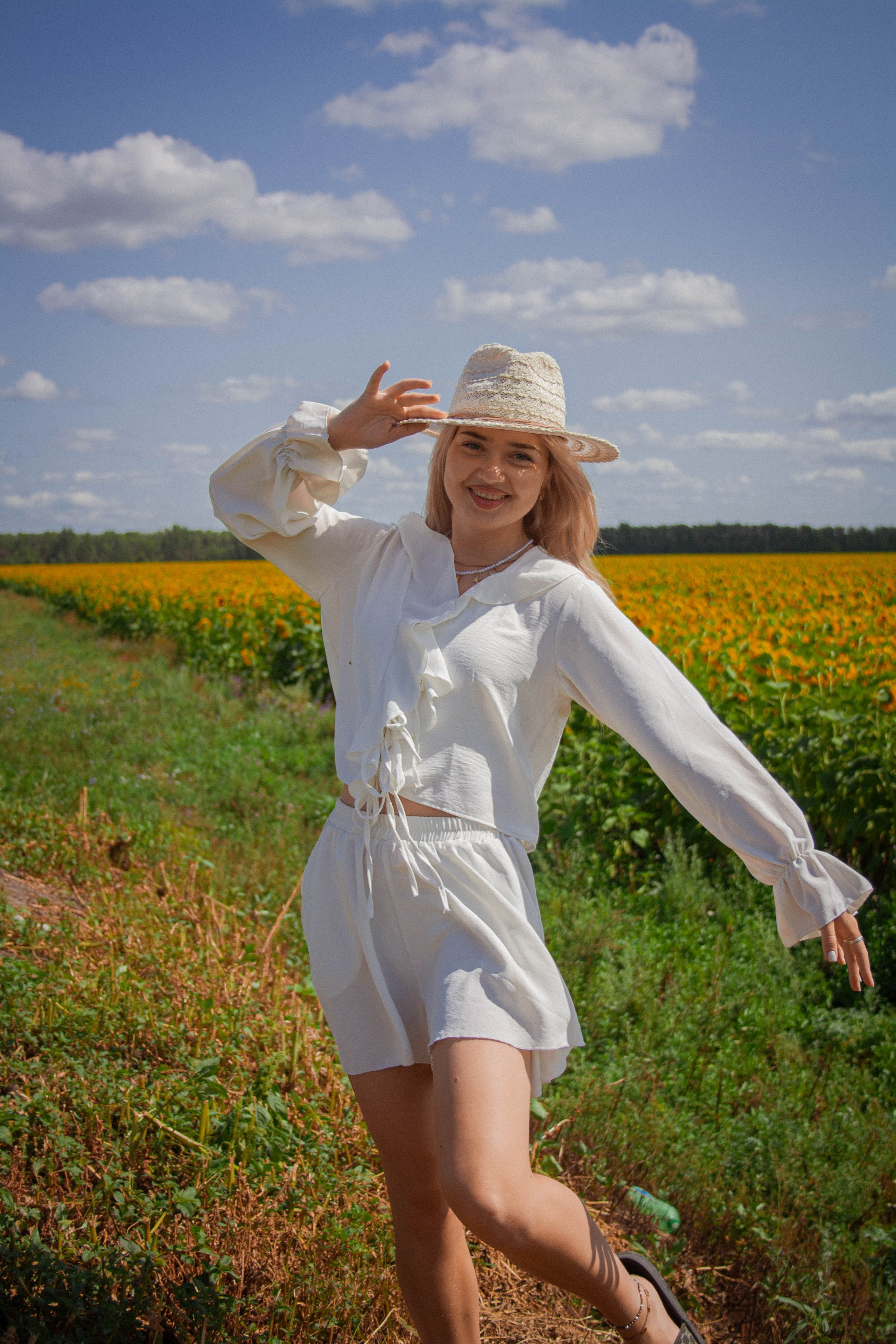 Настроение: уйти в поле с подсолнухами. Портретный фотограф в Саратове