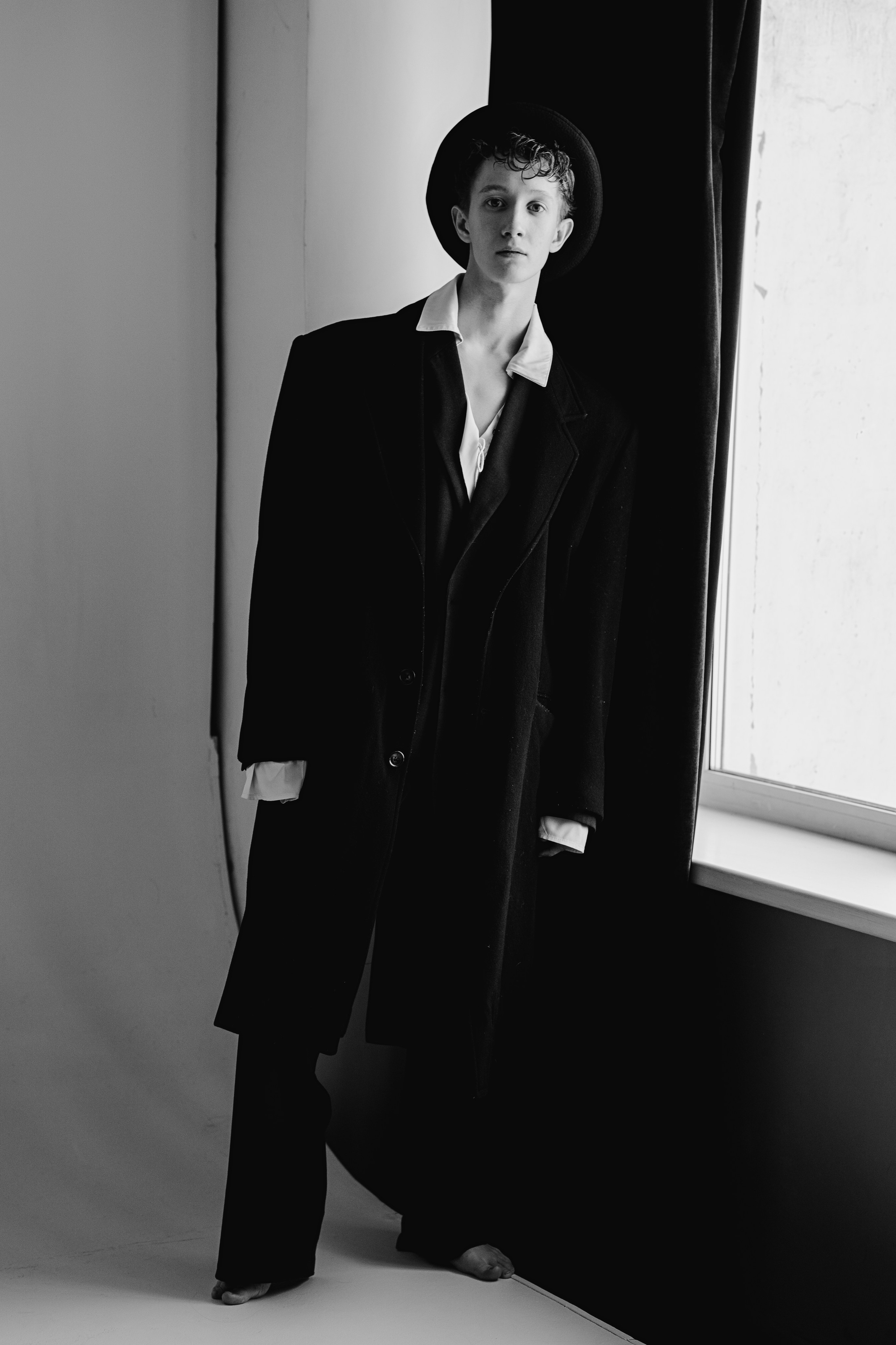 Алексей. I am Diana, a portrait photographer. I take pictures around the world