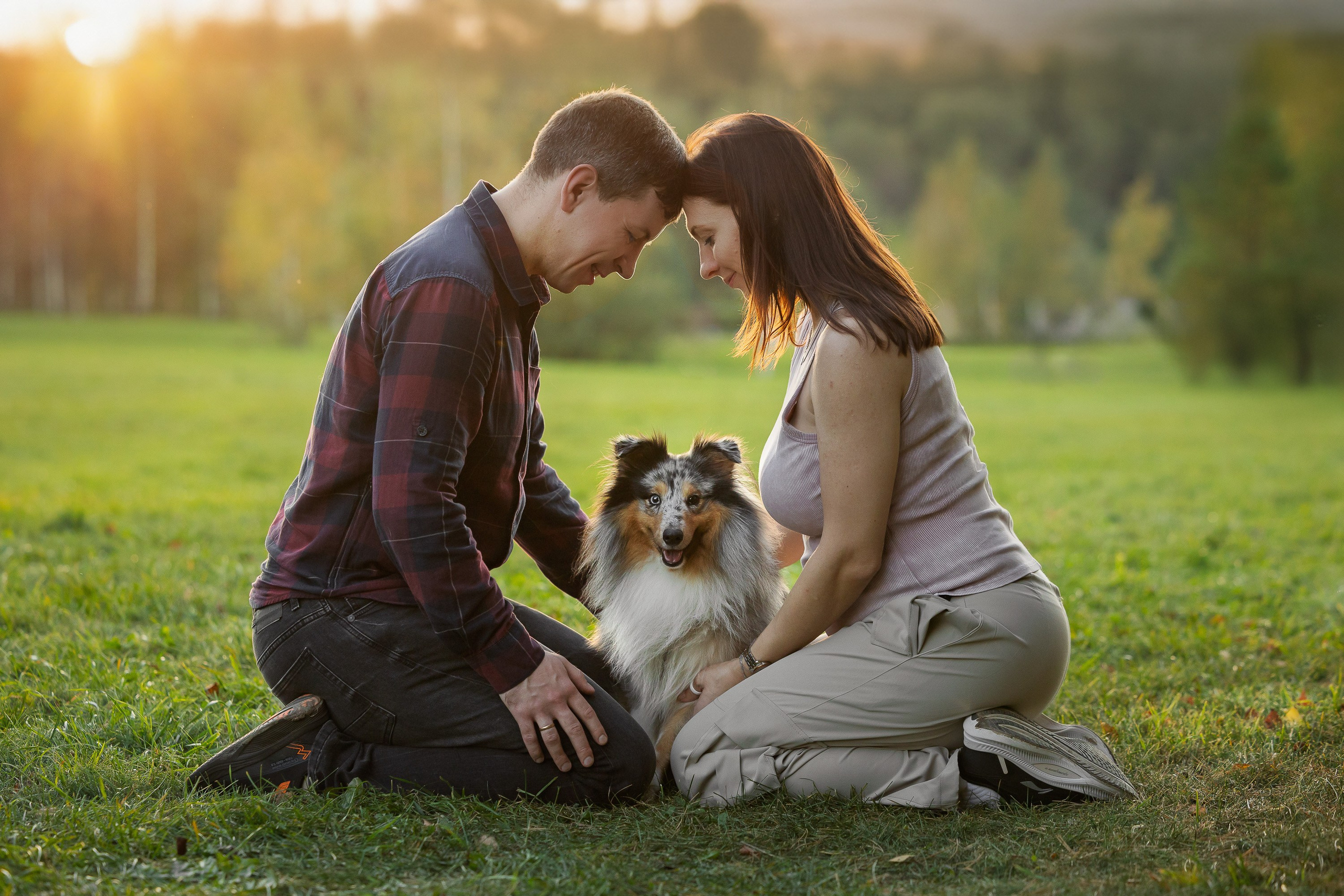Алеся, Алексей и Рокси в Мещерском парке. Фотограф анималист, семейный фотограф, фотограф собак Комратова Мария. г. Москва