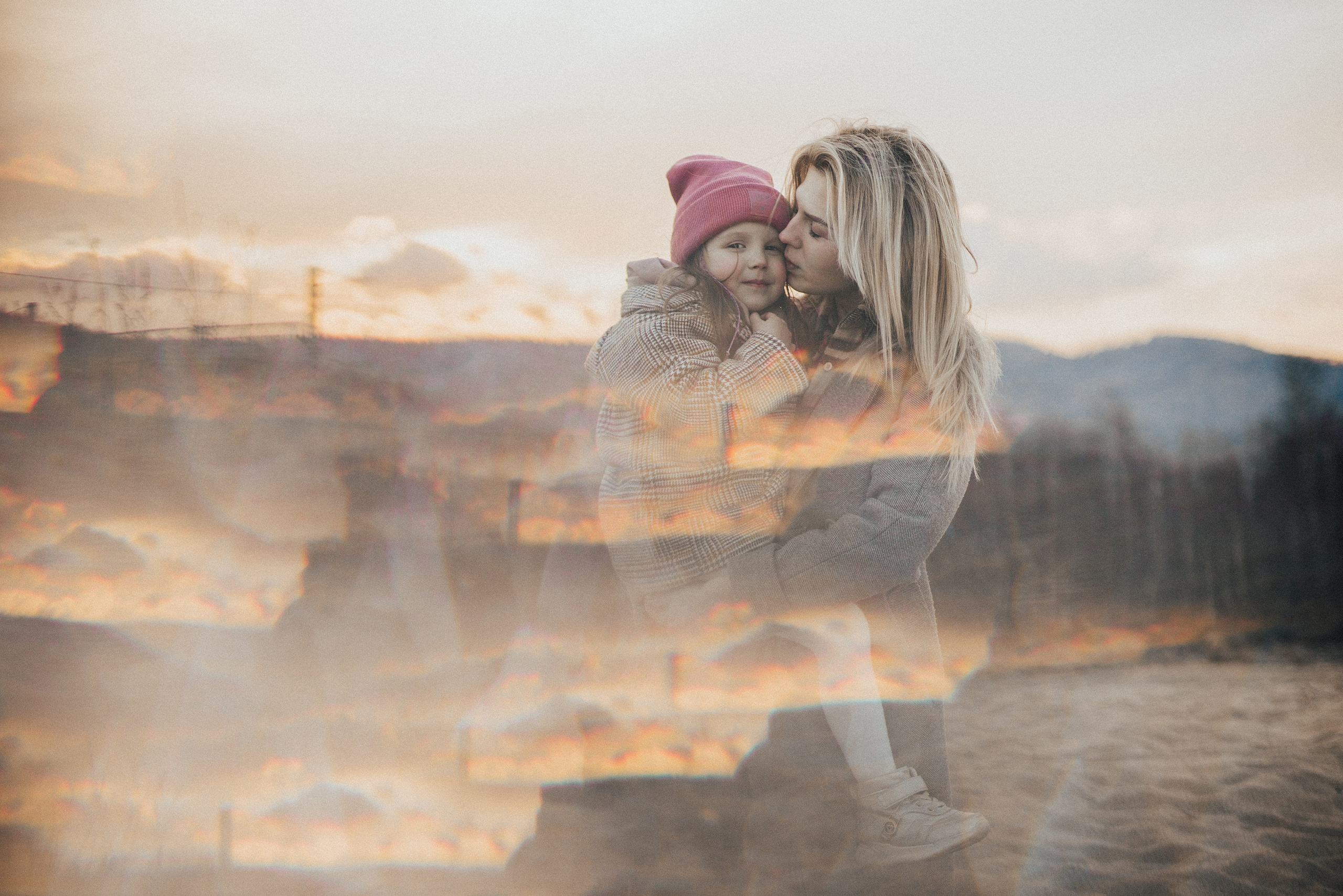 Алиса с мамой на Байкале. Фотограф Слюдянка Иркутск Наталья Кургина