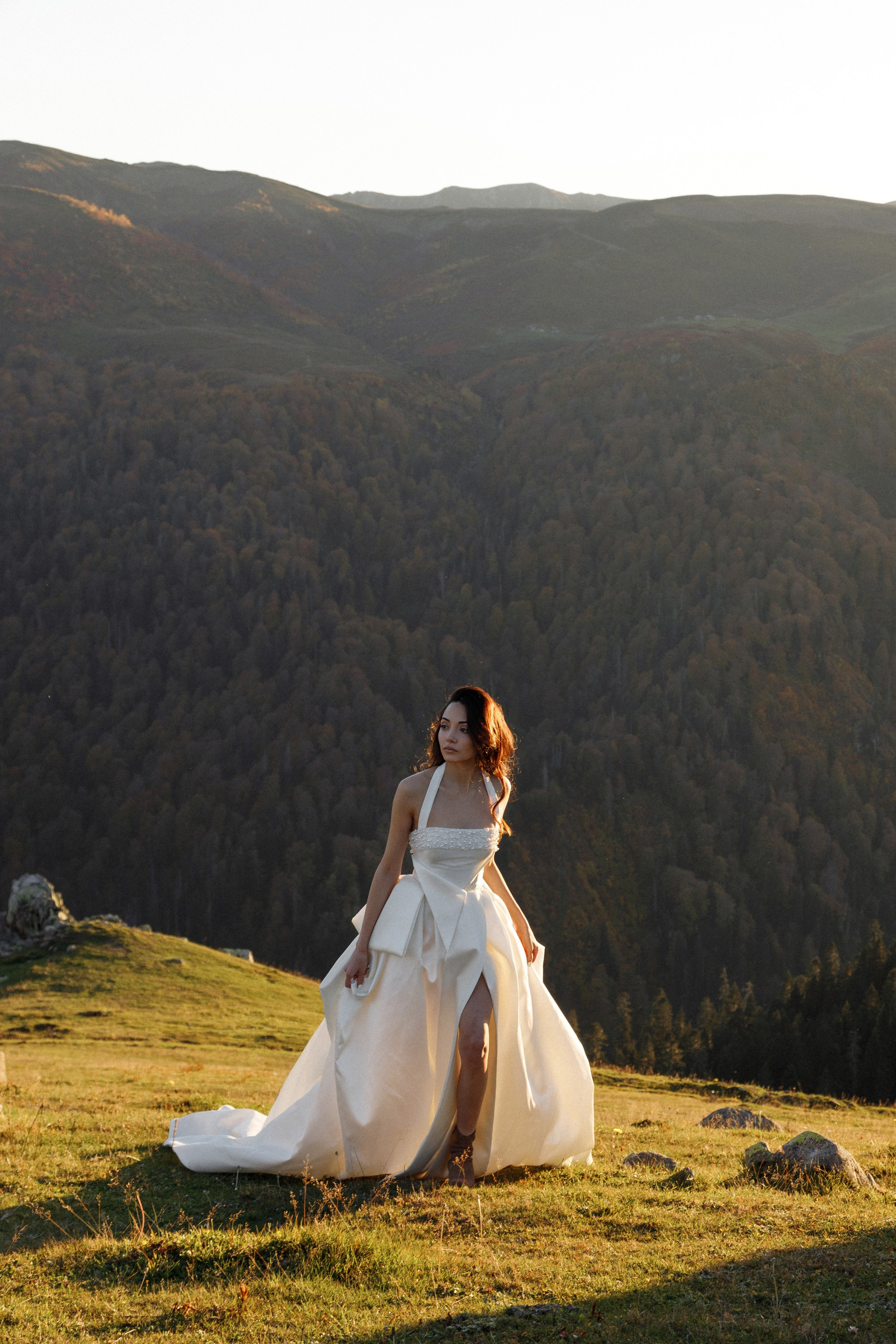 Свадьба в горах на закате