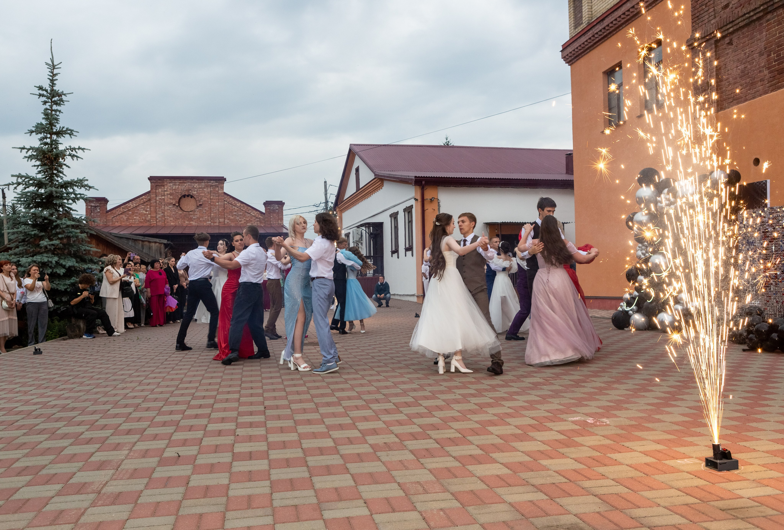 Выпускной, последний звонок. Выпускные альбомы Воронеж " СОКОЛ фото»