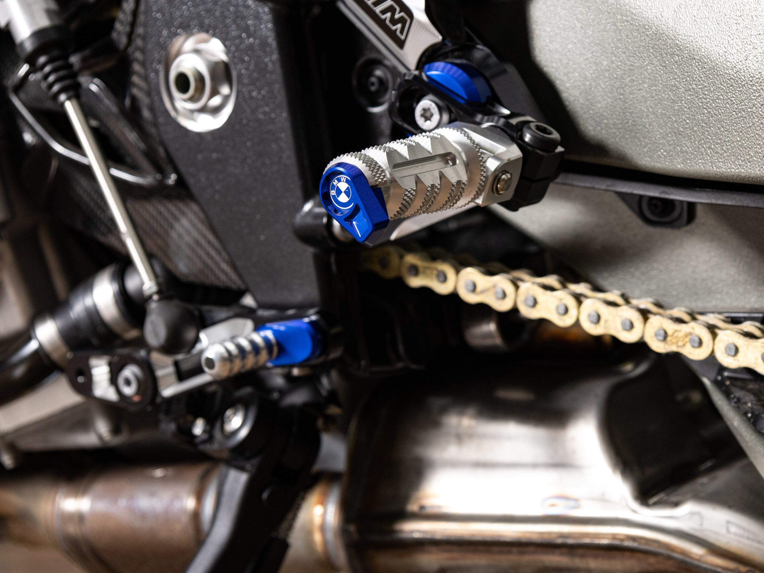 Фотосессия с мотоциклами и автомобилями. Предметный фотограф в Москве и Московской области