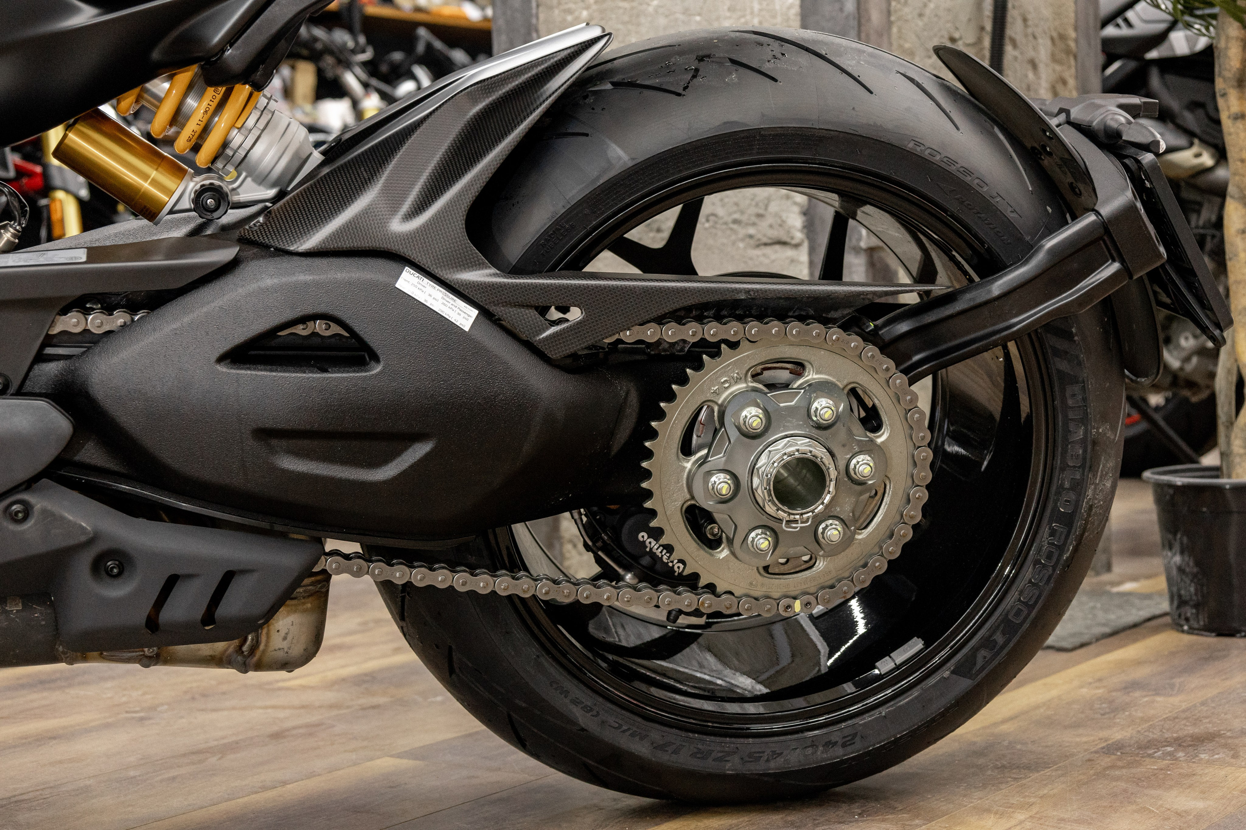 Профессиональная съемка автомобилей и мотоциклов. Фото и видео контент для бизнеса в Москве и Московской области