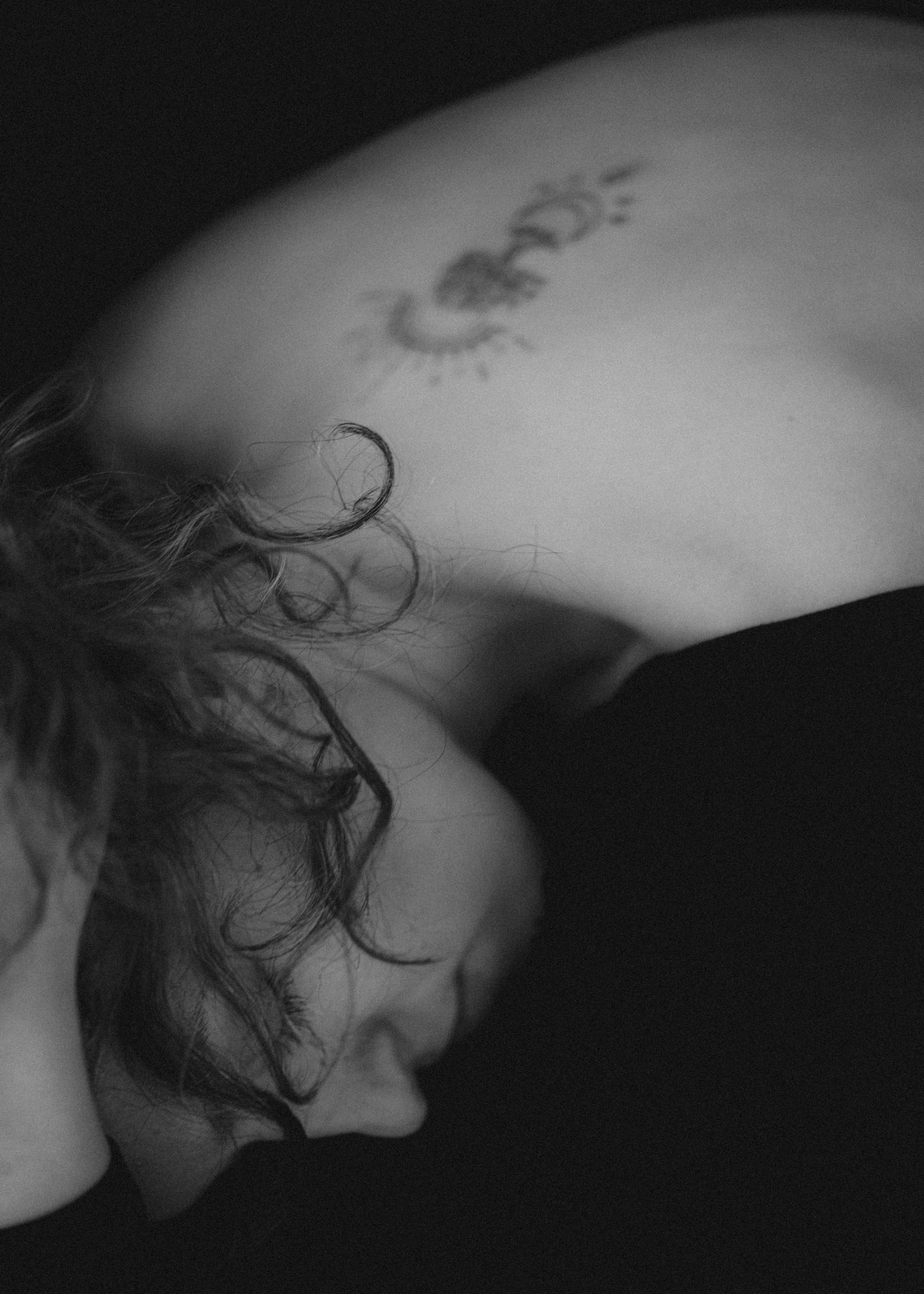 Фотосессия для женщины в студии минимализм. Женский фотограф в Красноярске