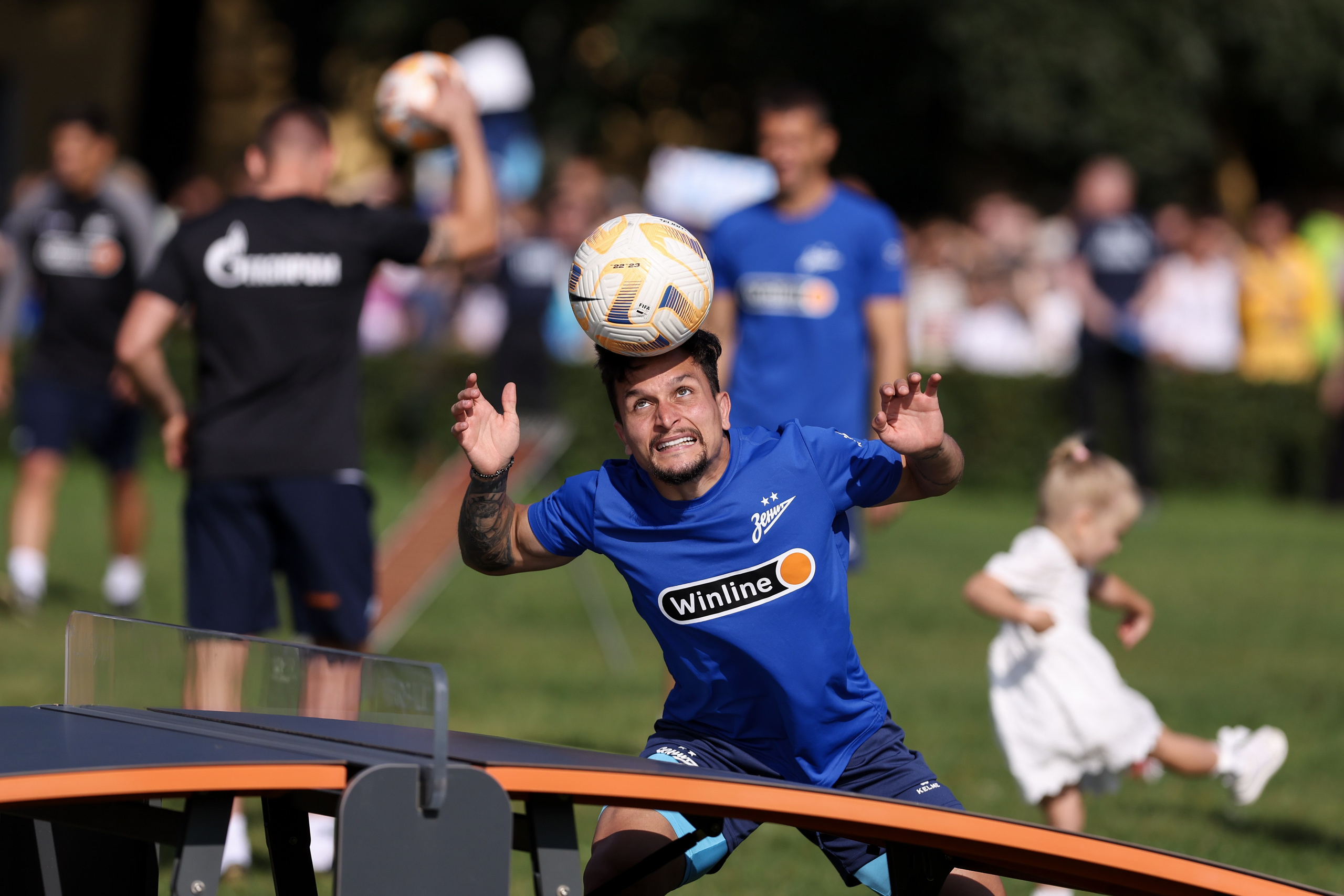 Открытая тренировка ФК «Зенит» Санкт-Петербург. Спортивный и репортажный фотограф Антон Тереханов