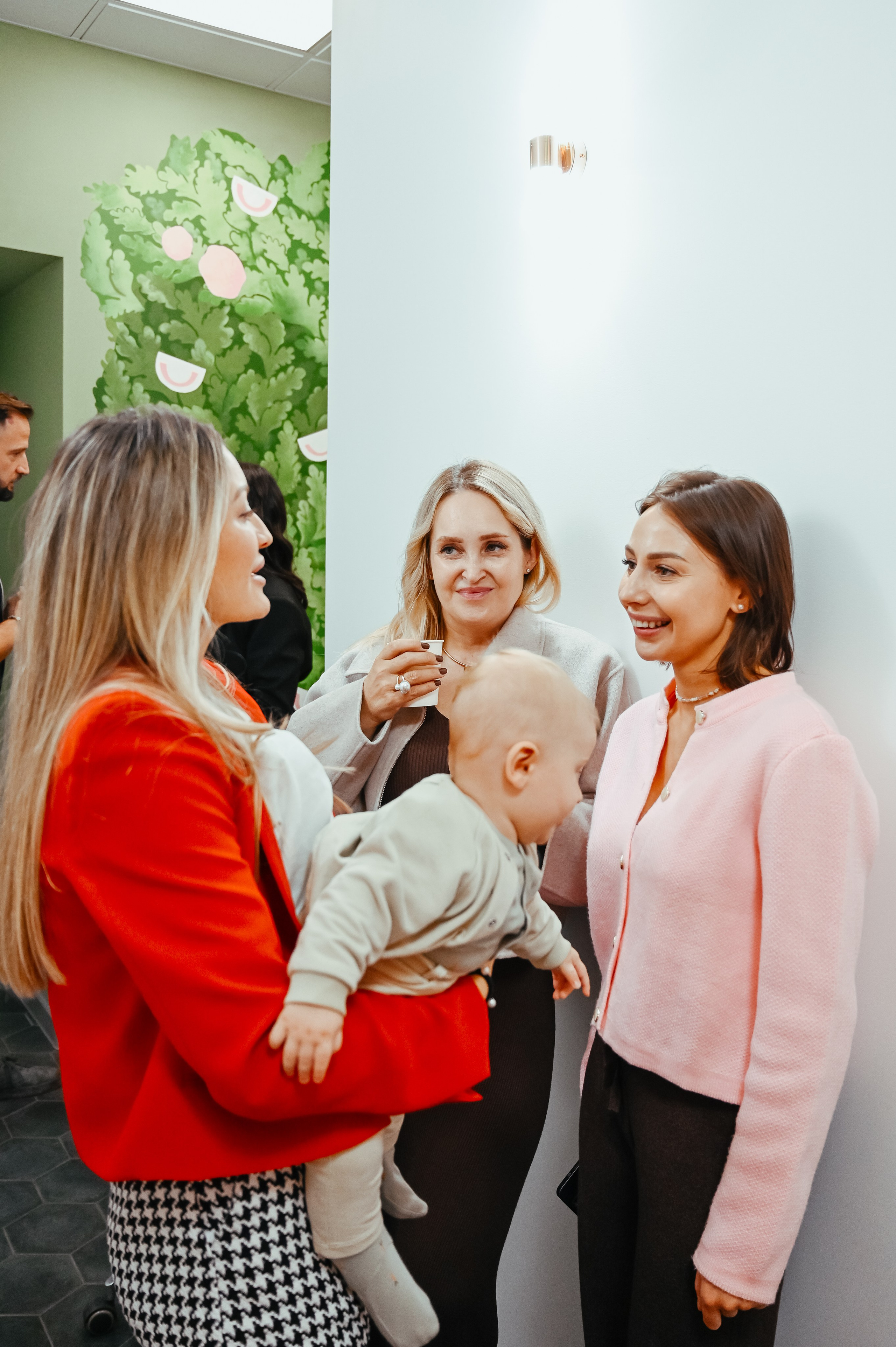 Открытие стоматологии Smile Is. Анастасия Петрович фотограф, фотокорреспондент в Москве и Санкт-Петербурге. Фотосъёмка репортажа, мероприятия, корпоративная съёмка, контент