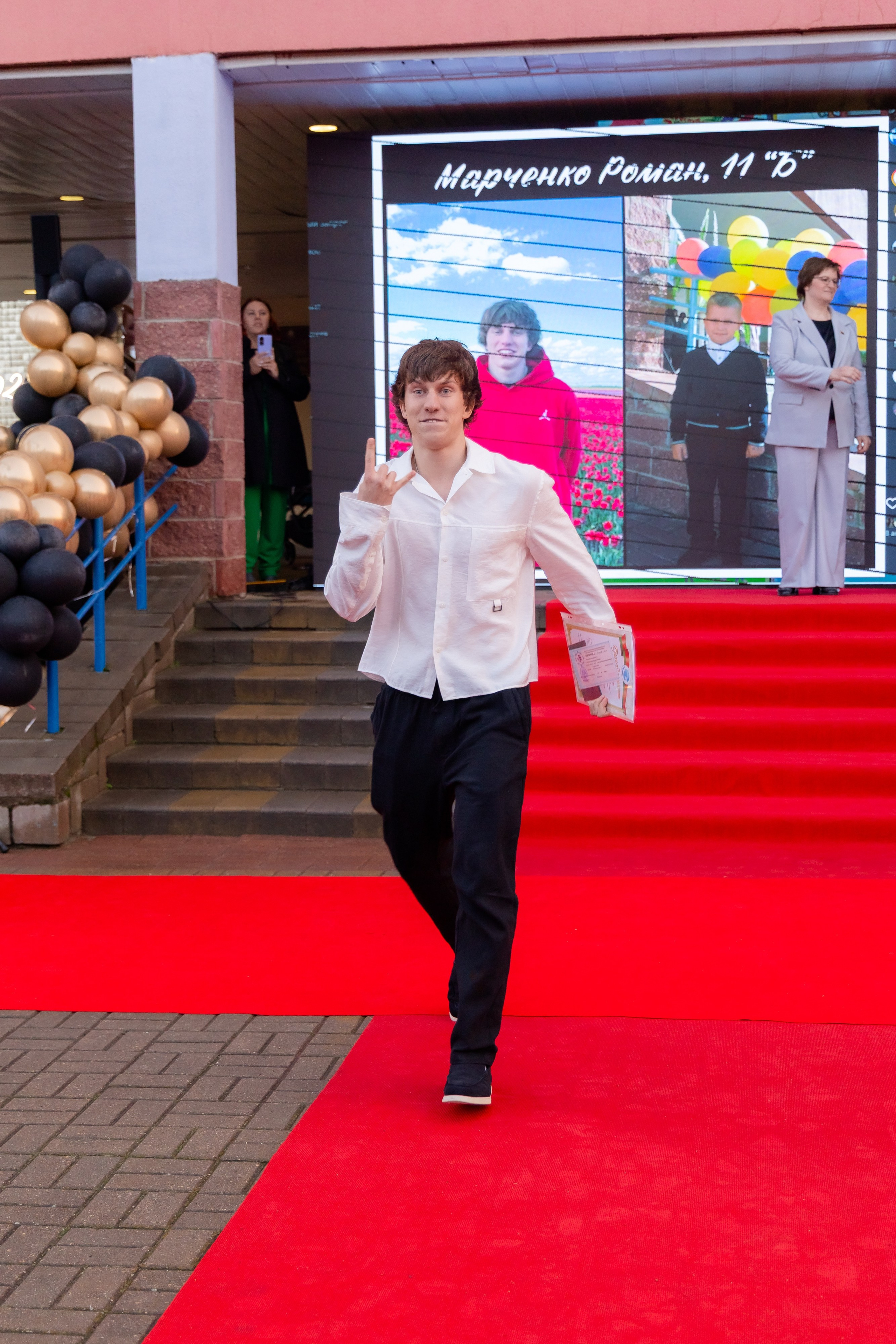 Школьный выпускной 2025 год в Минске, Беларуси. Свадебный фотограф в Минске/Беларуси Сергей Спиридонов