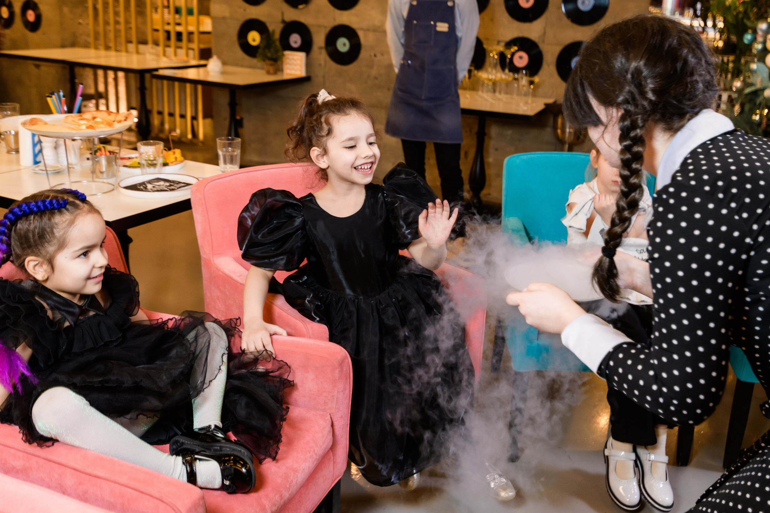 День рождения Софии в стиле «Уэнздей». Репортажный фотограф Сергей Дроздов