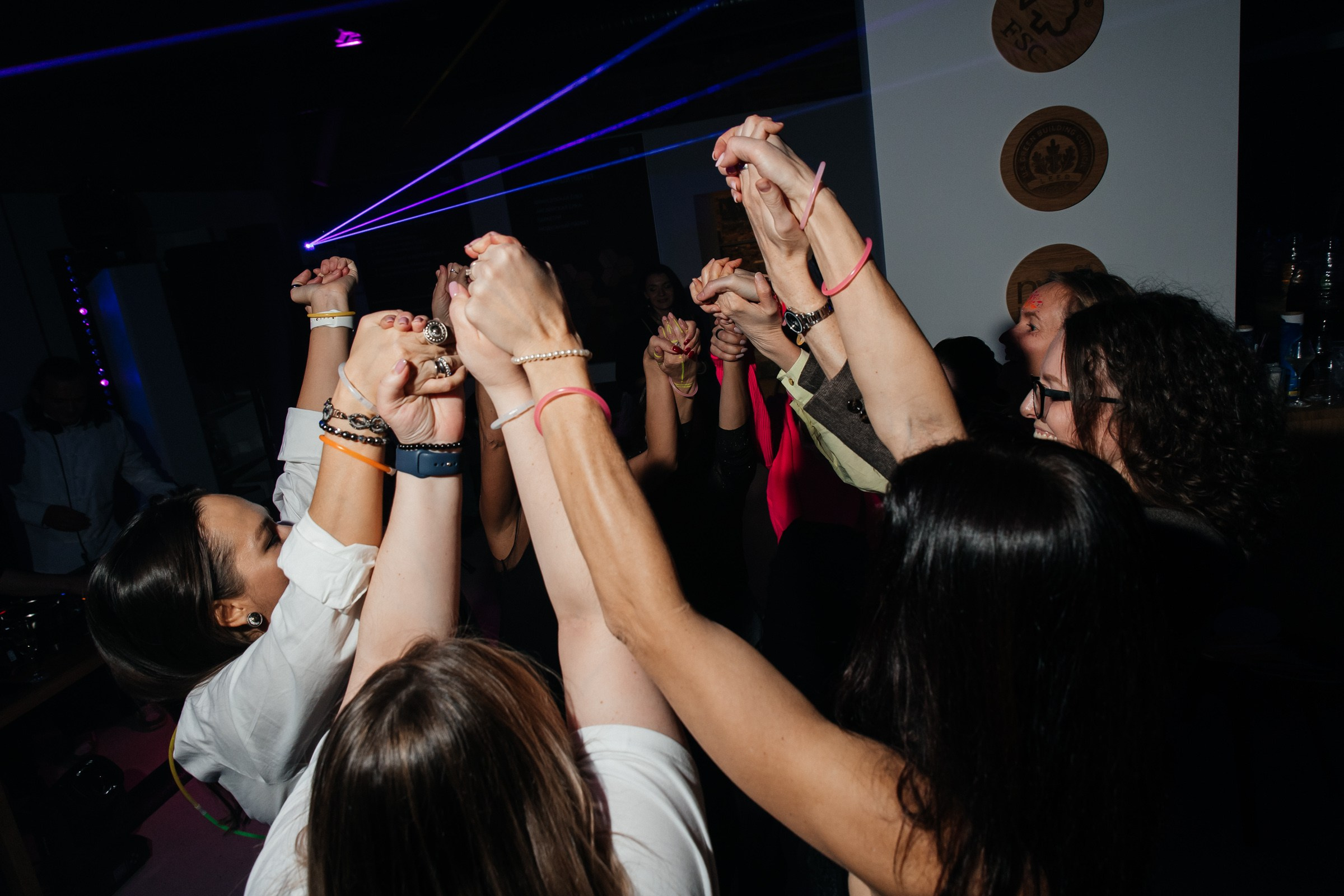 Вечеринка в Coswick. Свадебный и репортажный фотограф в Новосибирске Федор Гладков