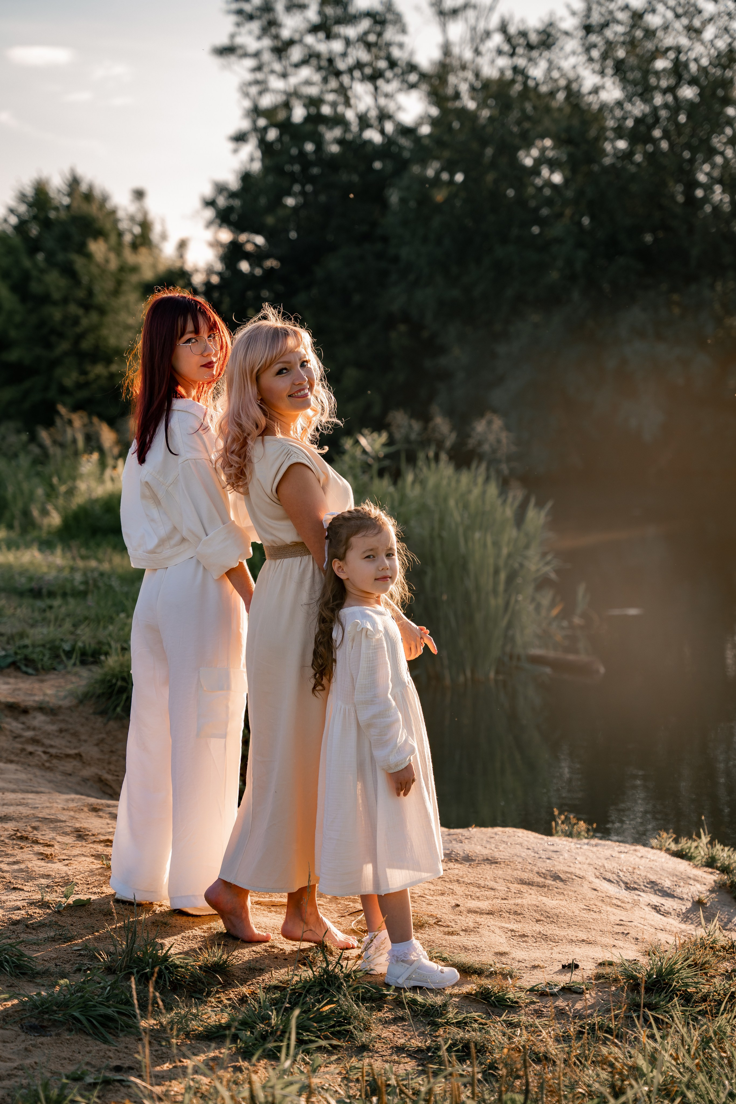 Семья закат улыбки смех